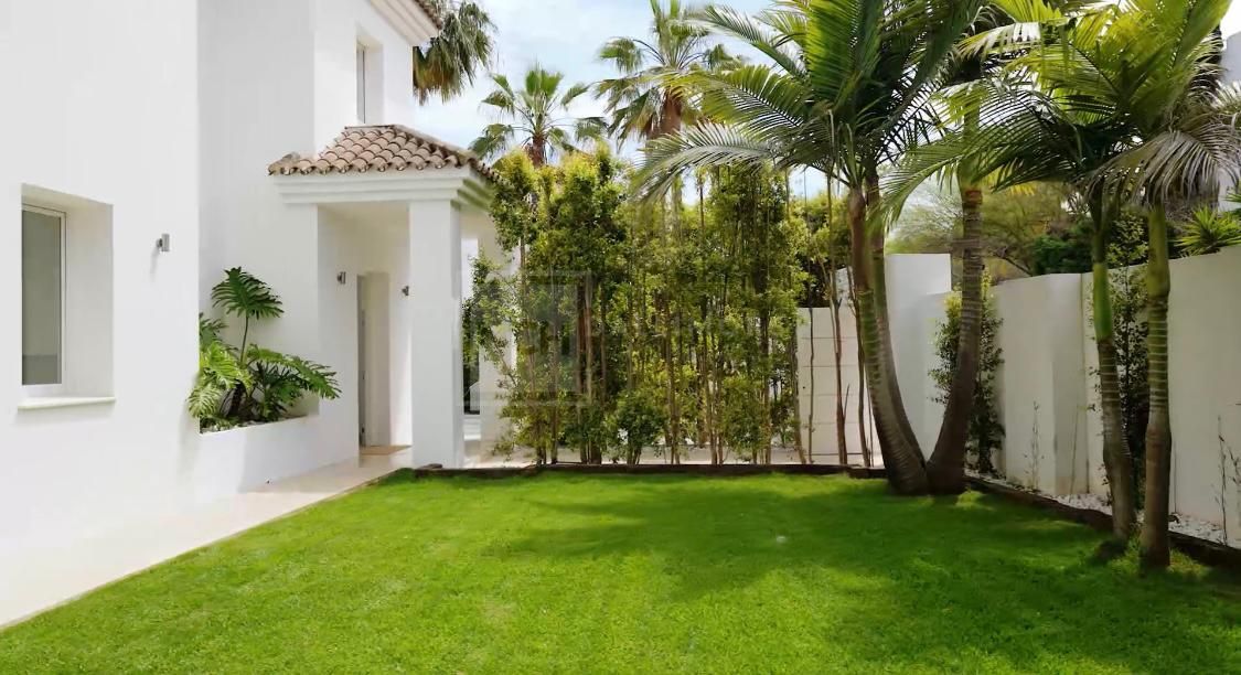 LUXURY VILLA FOR RENT IN CASASOLA
