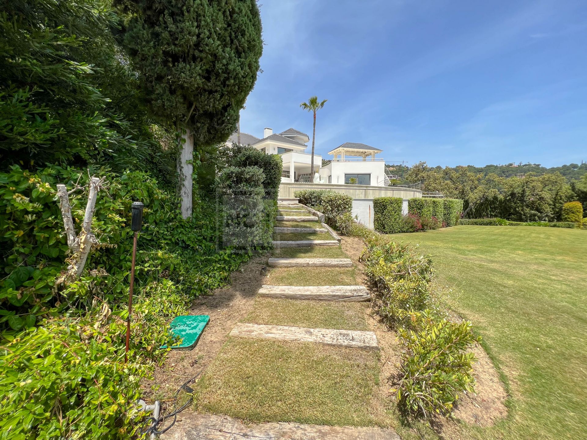 Fantástica villa moderna con increíbles vistas panorámicas al mar