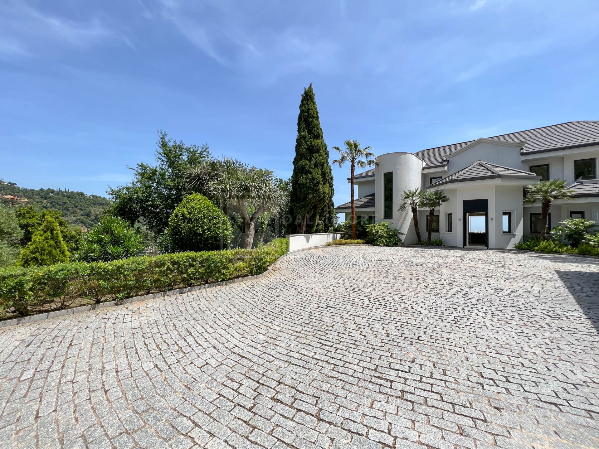 Fantástica villa moderna con increíbles vistas panorámicas al mar