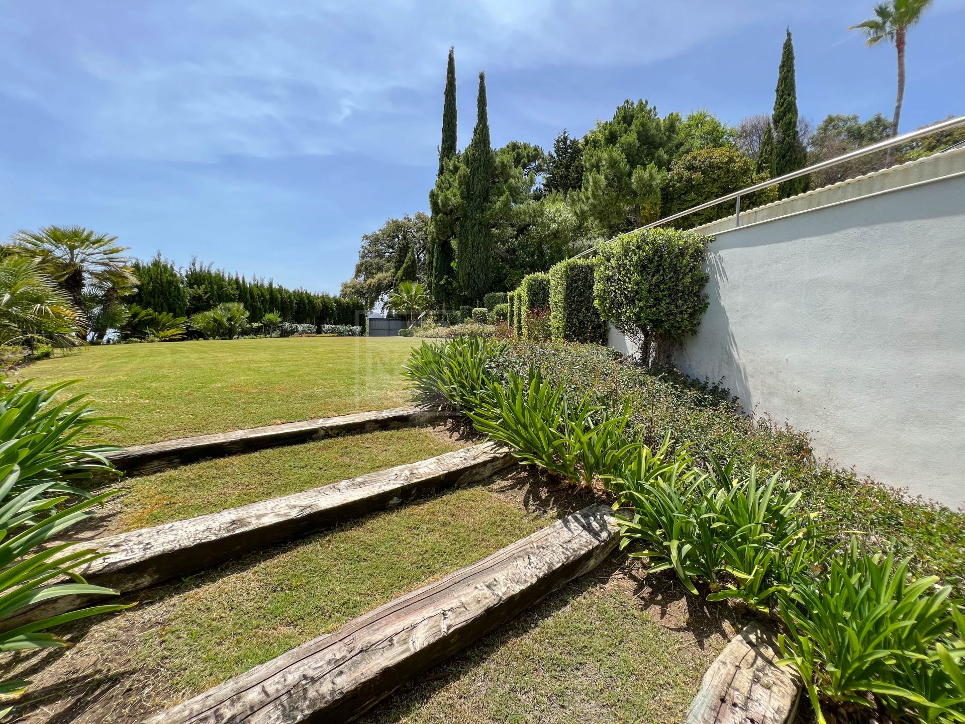 Fantástica villa moderna con increíbles vistas panorámicas al mar