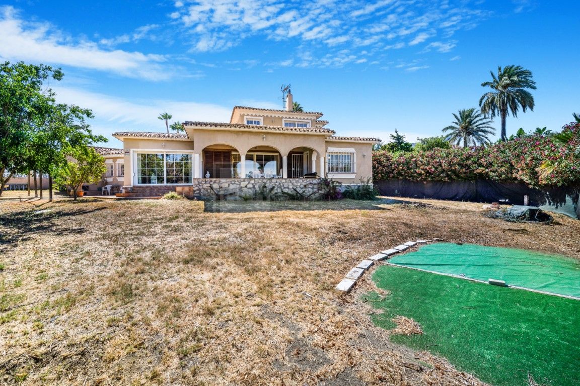 AMAZING INVESTMENT VILLA IN GUADALMINA ALTA