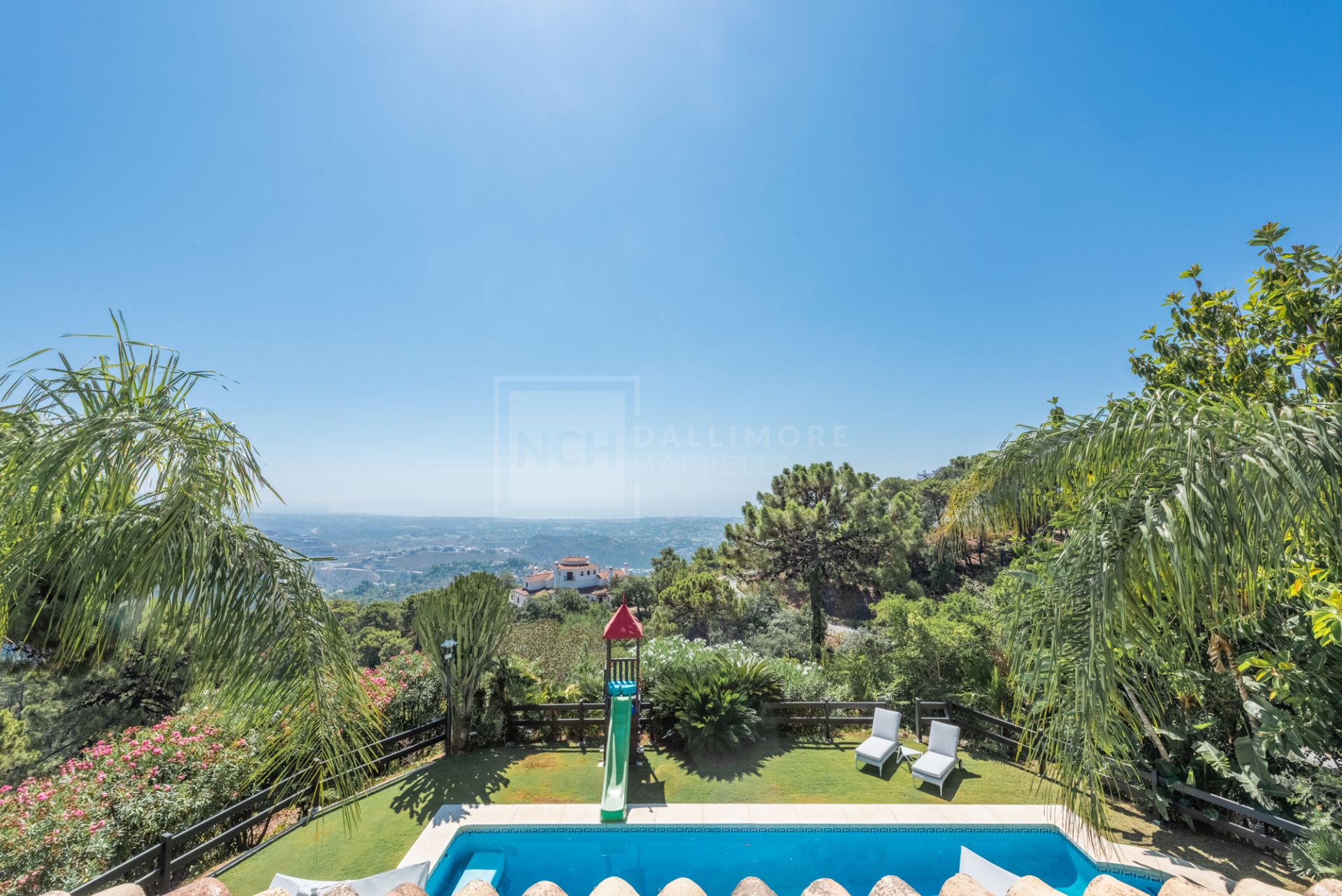 Maravillosa villa en La Zagaleta, con vistas al mar y una piscina cubierta y SPA!