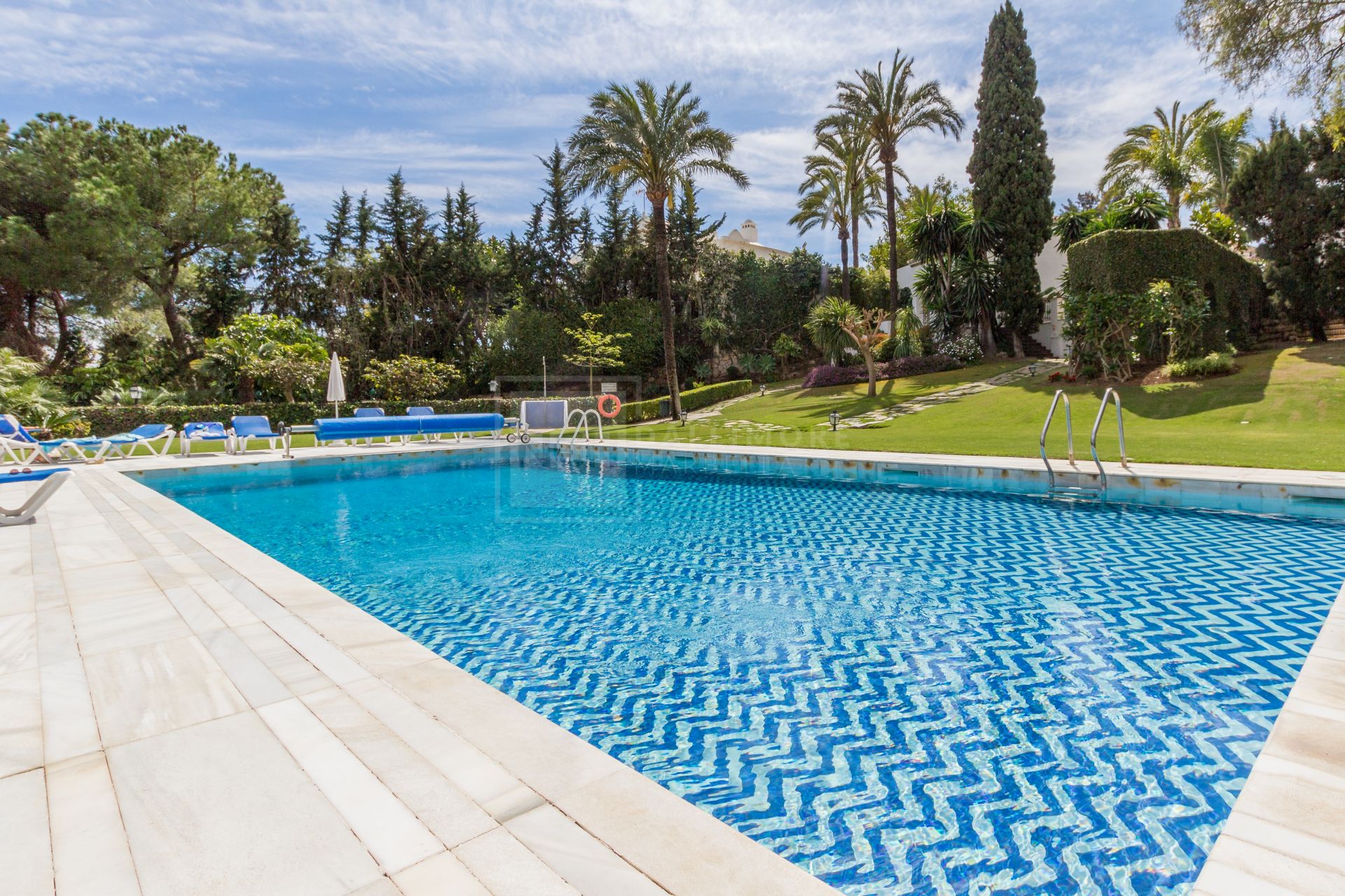 CHARMING 2 BEDROOM APARTMENT GOLDEN MILE MARBELLA