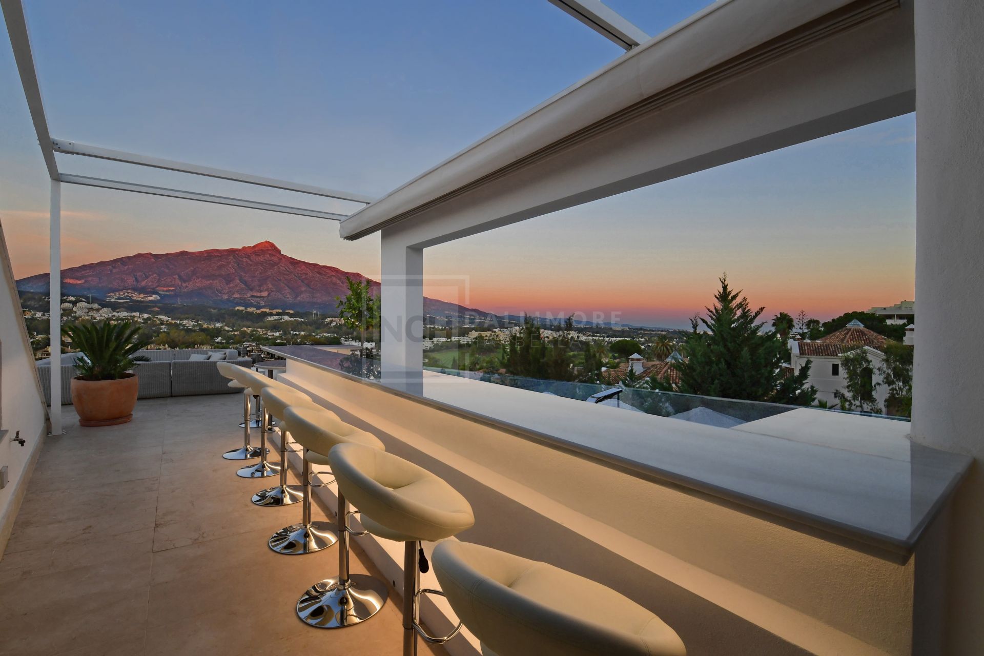 MODERN 7-BEDROOM MASTERPIECE IN NUEVA ANDALUCÍA’S PRESTIGIOUS GOLF VALLEY