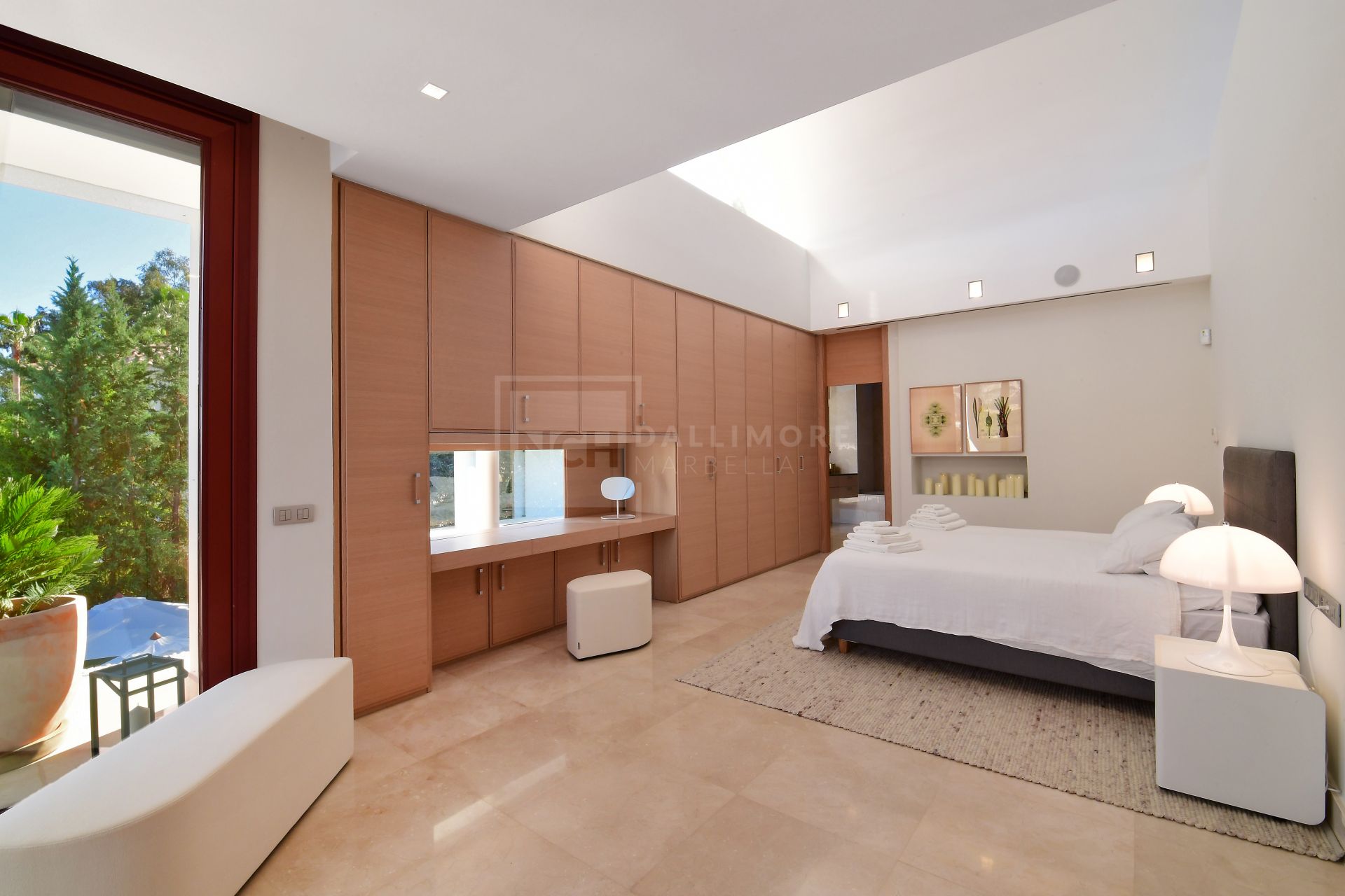 MODERN 7-BEDROOM MASTERPIECE IN NUEVA ANDALUCÍA’S PRESTIGIOUS GOLF VALLEY