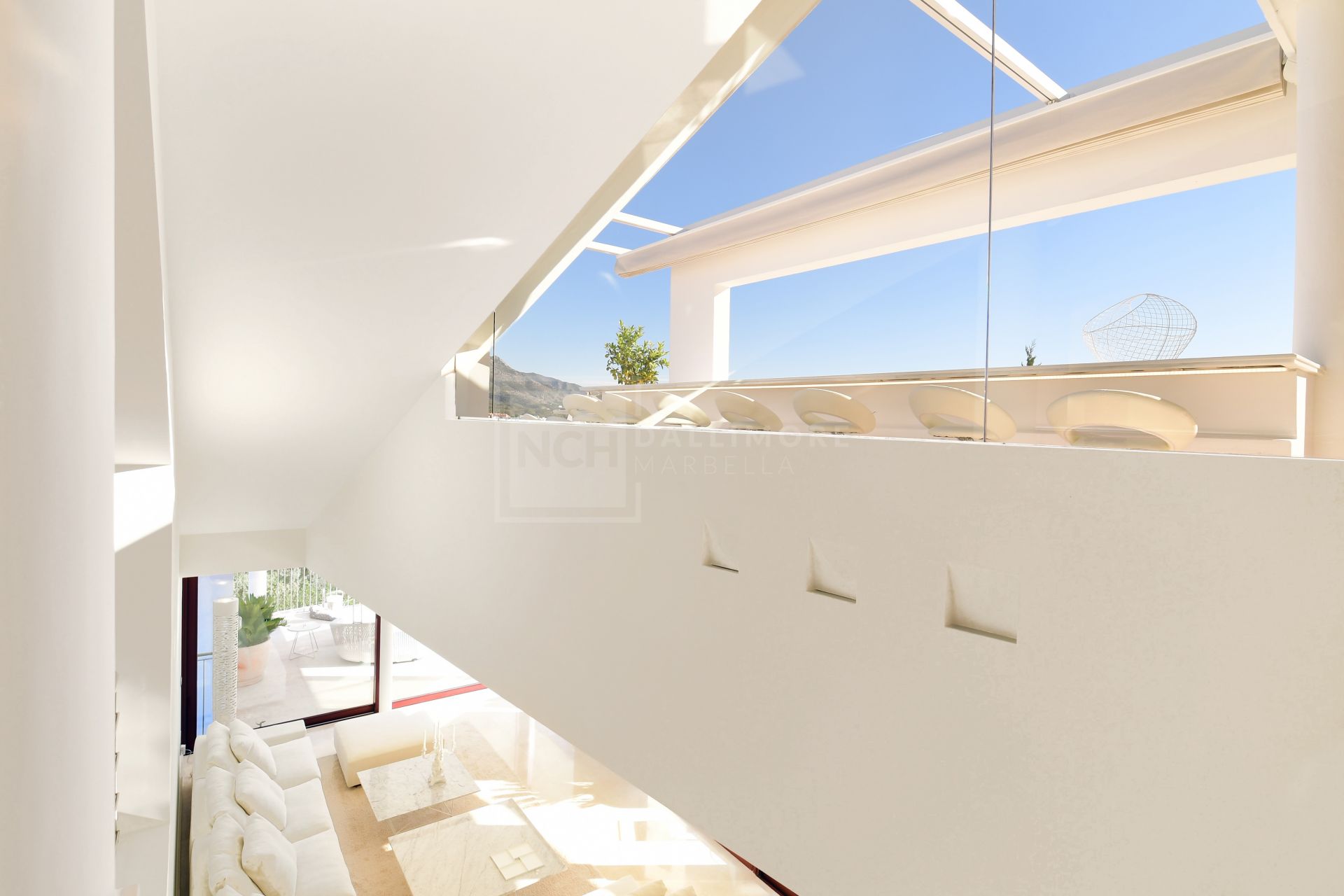 MODERN 7-BEDROOM MASTERPIECE IN NUEVA ANDALUCÍA’S PRESTIGIOUS GOLF VALLEY