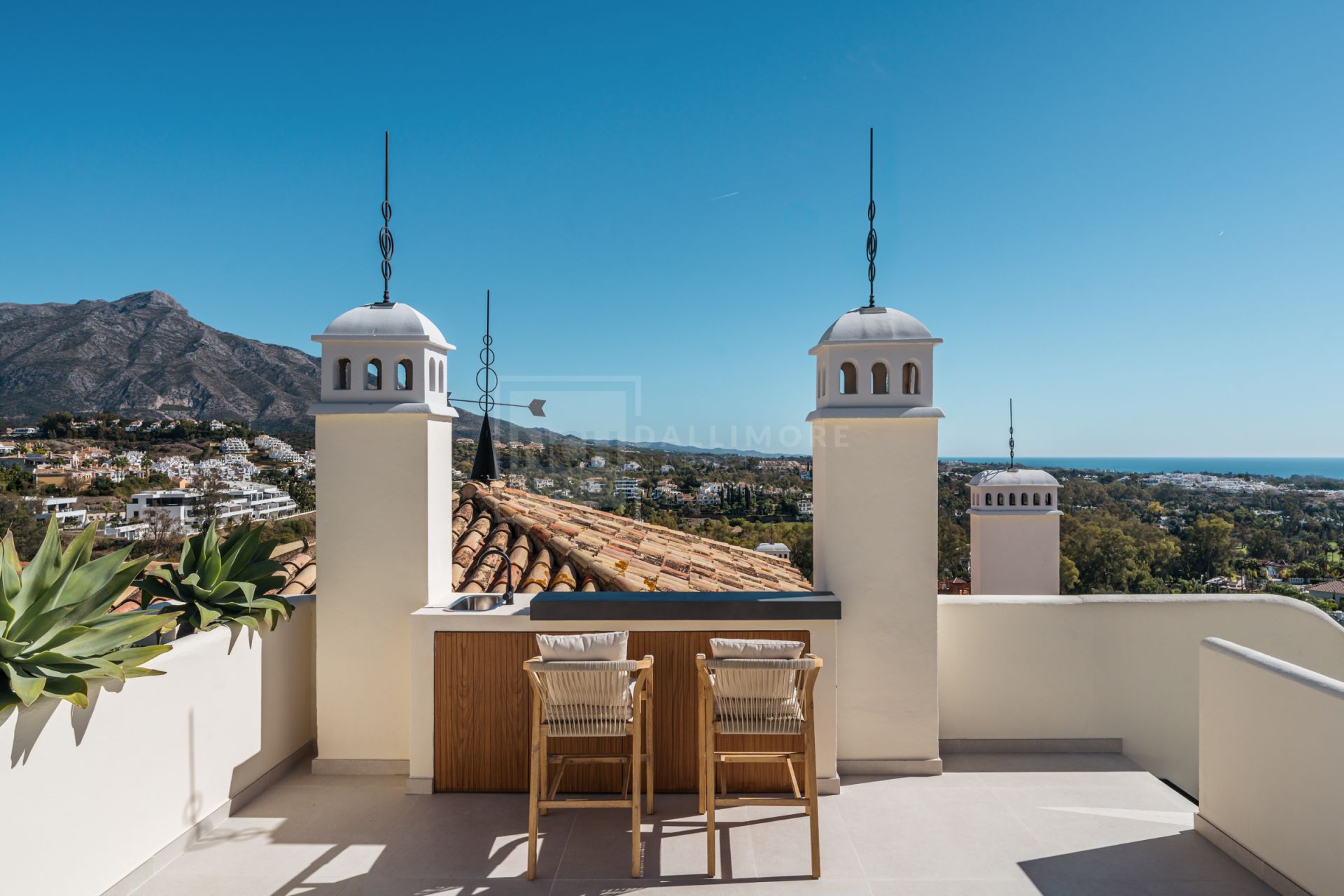 STUNNING 3 BEDROOM PENTHOUSE WITH SEA VIEWS IN MARBELLA