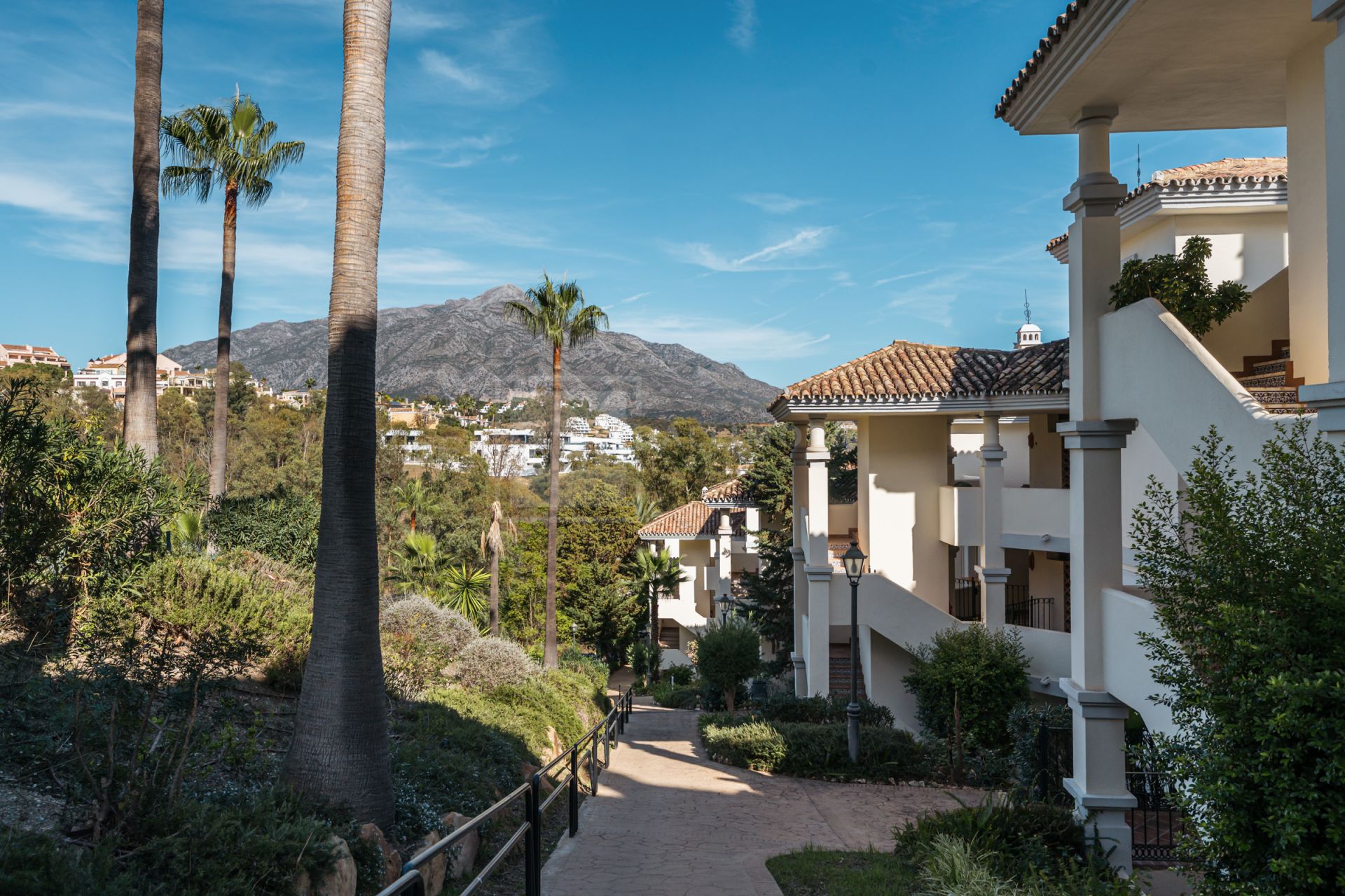 STUNNING 3 BEDROOM PENTHOUSE WITH SEA VIEWS IN MARBELLA