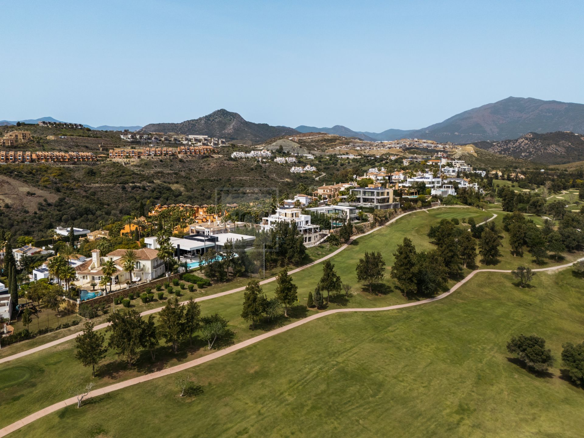 Villa en venta en La Alqueria, Benahavis