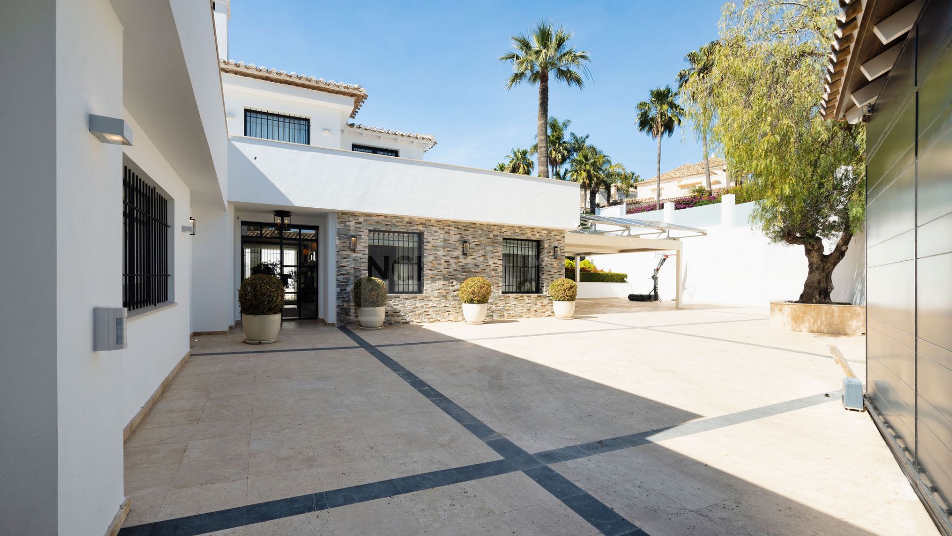 Villa en venta en Los Naranjos, Marbella