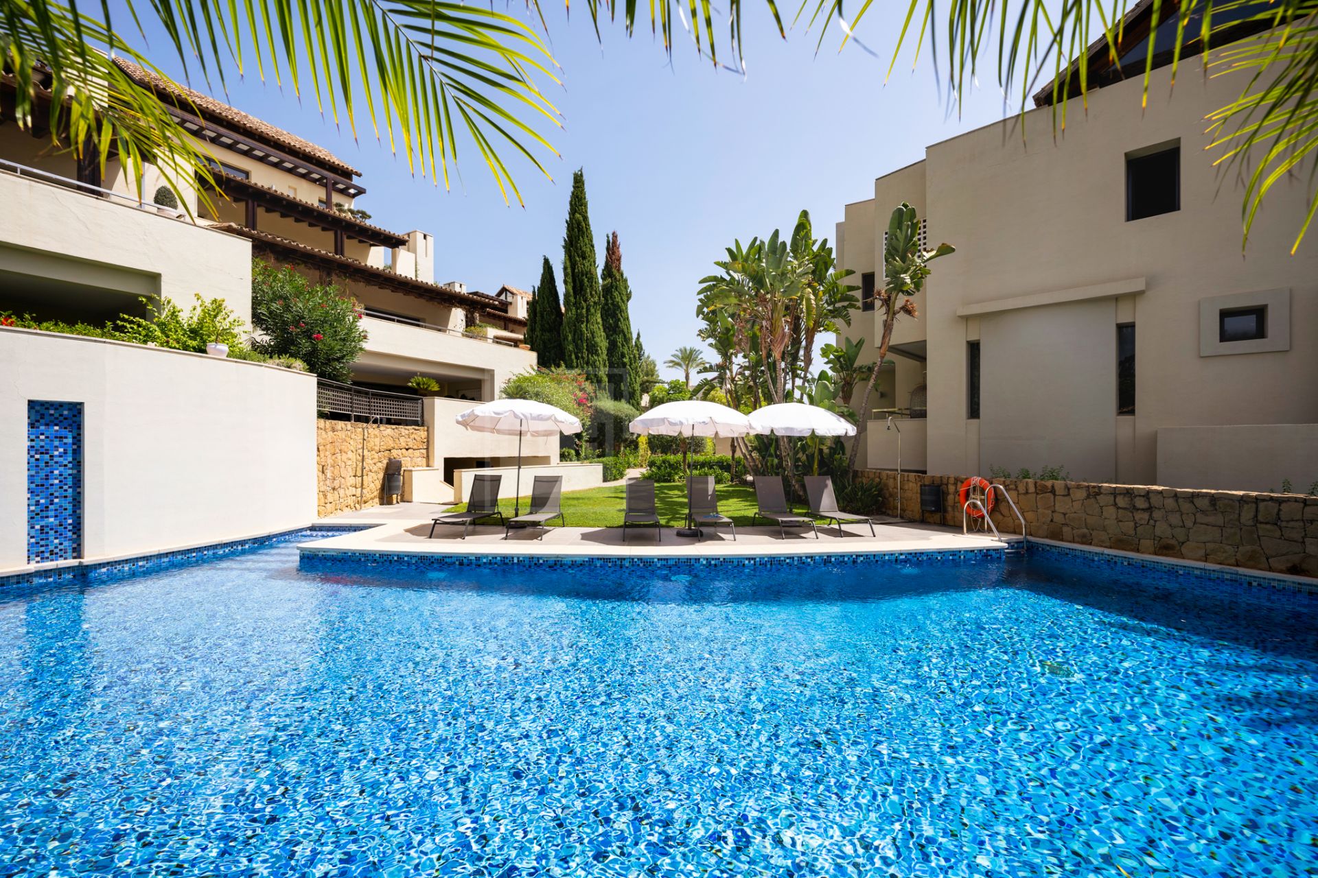 LUXURIOUS LIVING WITH SEA VIEWS ON MARBELLA'S GOLDEN MILE