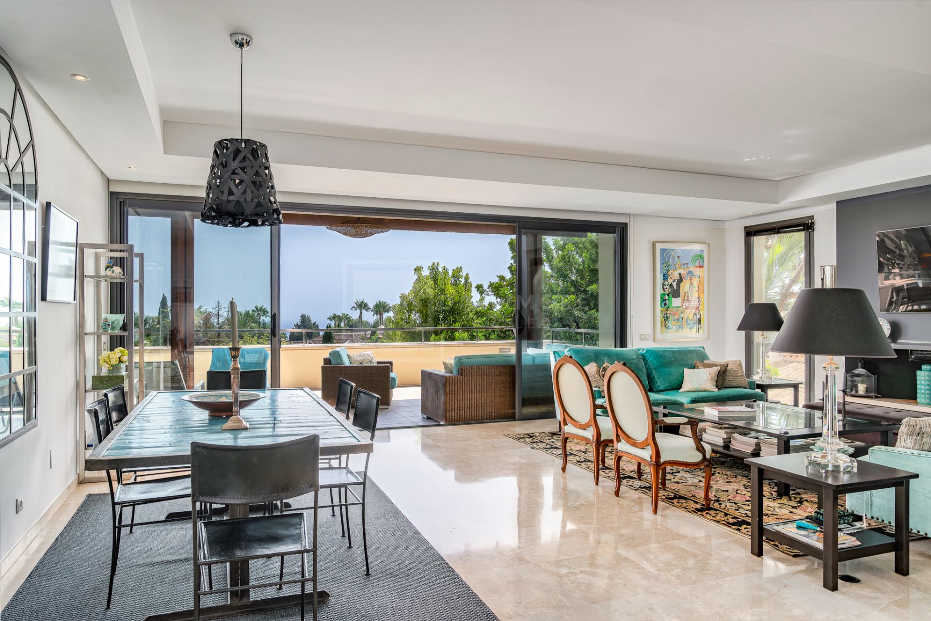 LUXURIOUS LIVING WITH SEA VIEWS ON MARBELLA'S GOLDEN MILE