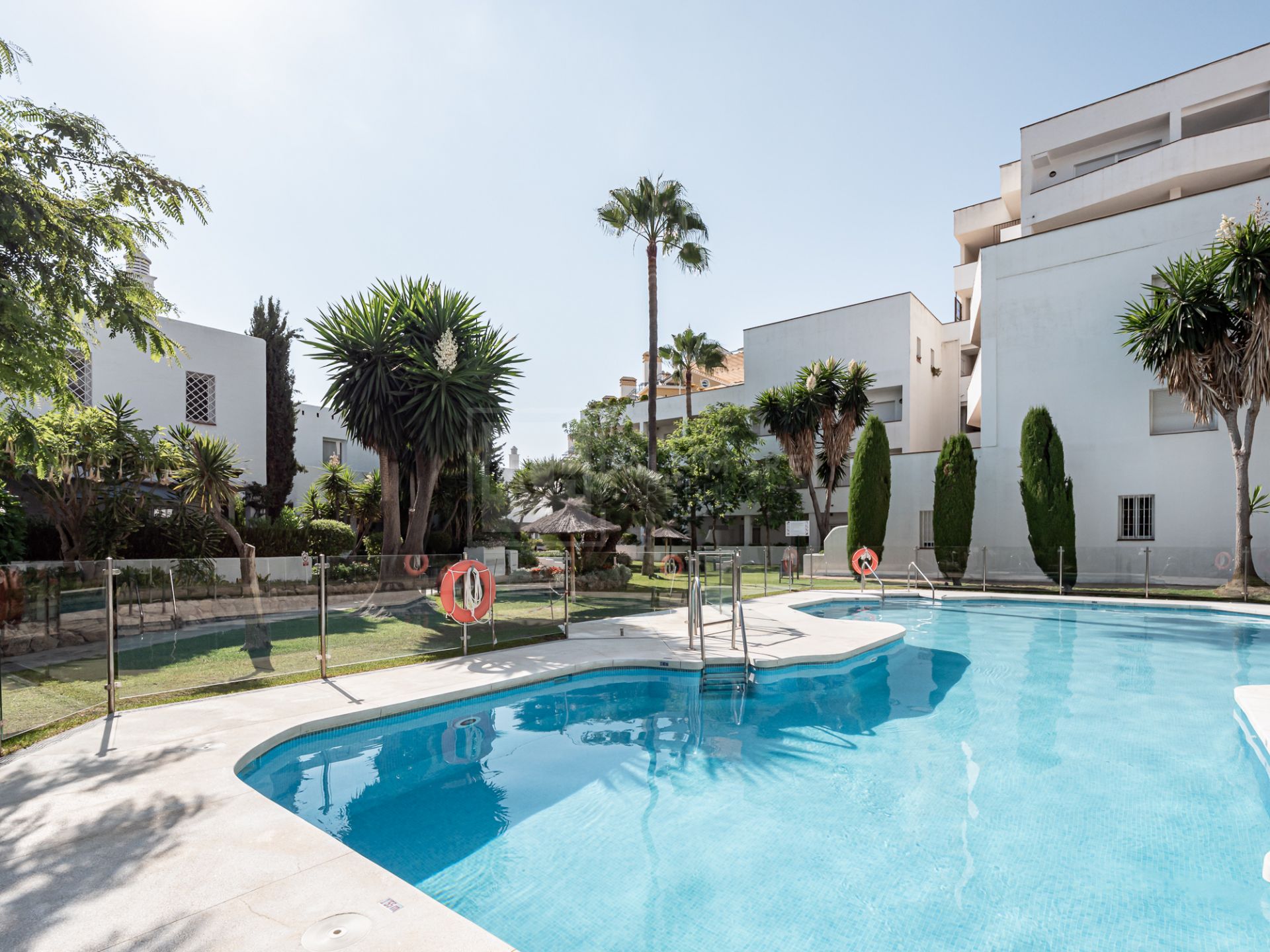 Apartamento en venta en Nueva Andalucia, Marbella