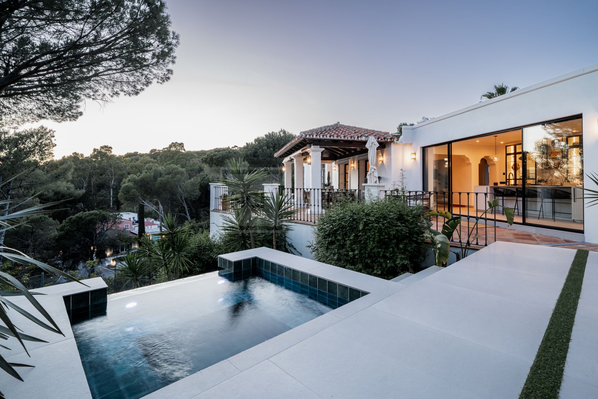 Villa en venta en El Madroñal, Benahavis