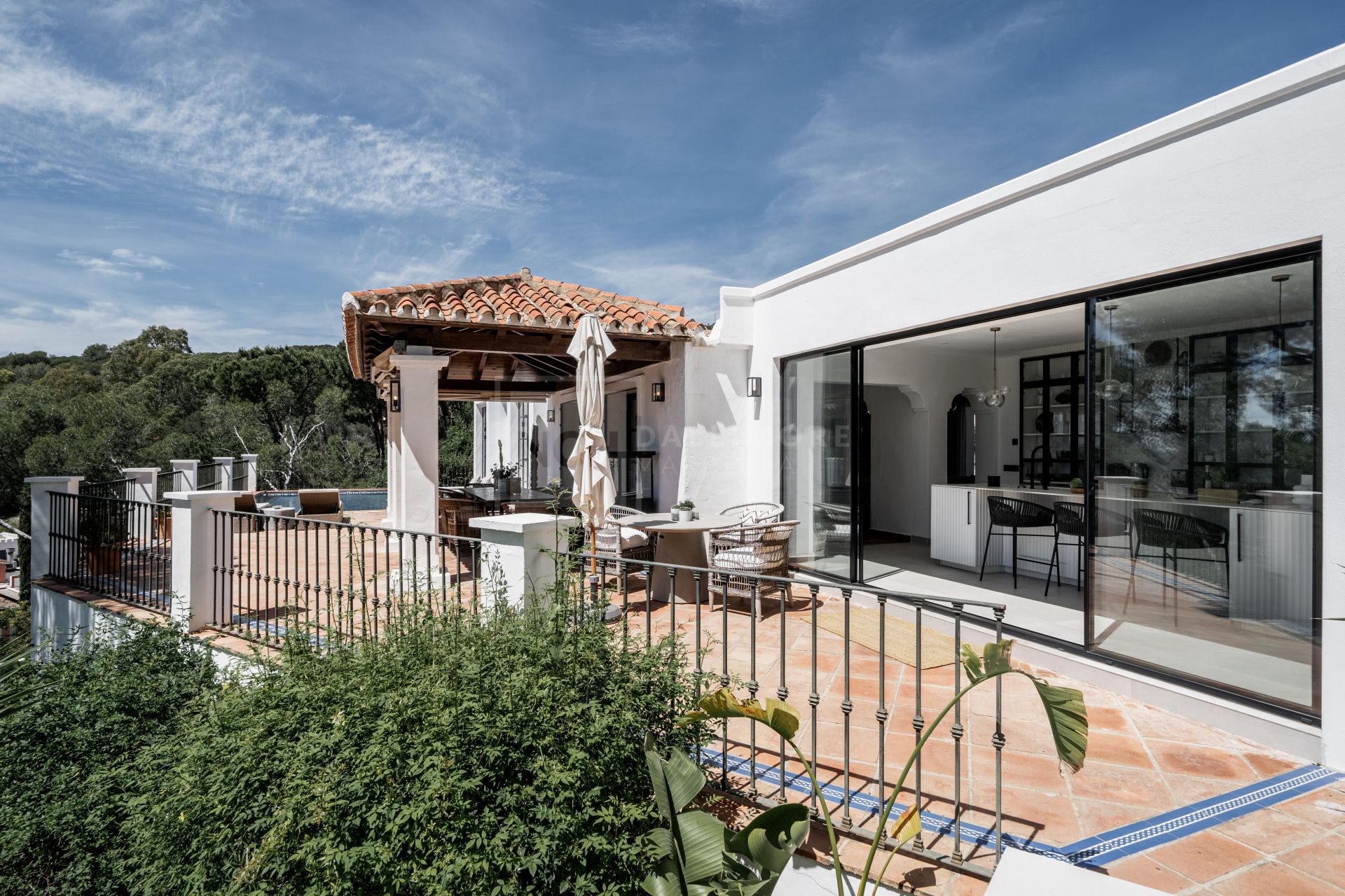 Villa en venta en El Madroñal, Benahavis