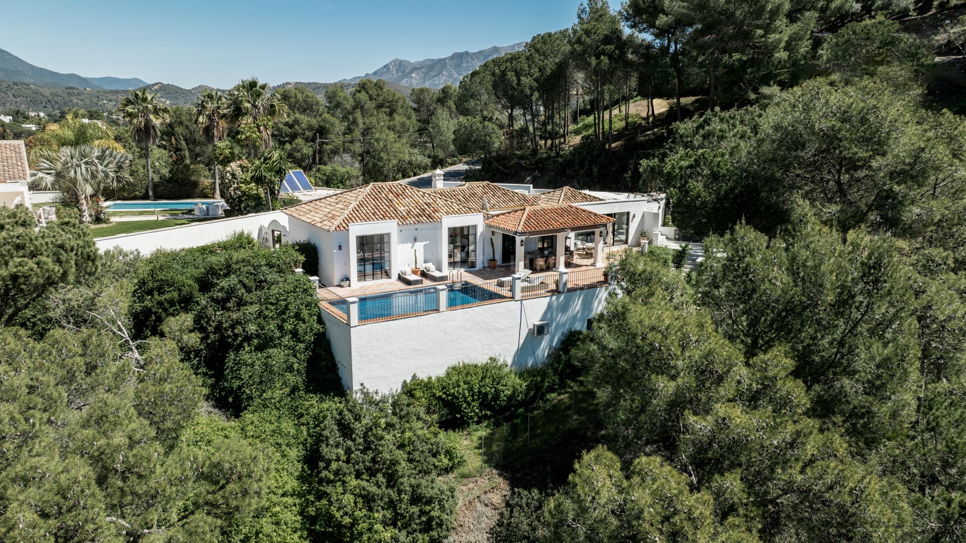 Villa en venta en El Madroñal, Benahavis