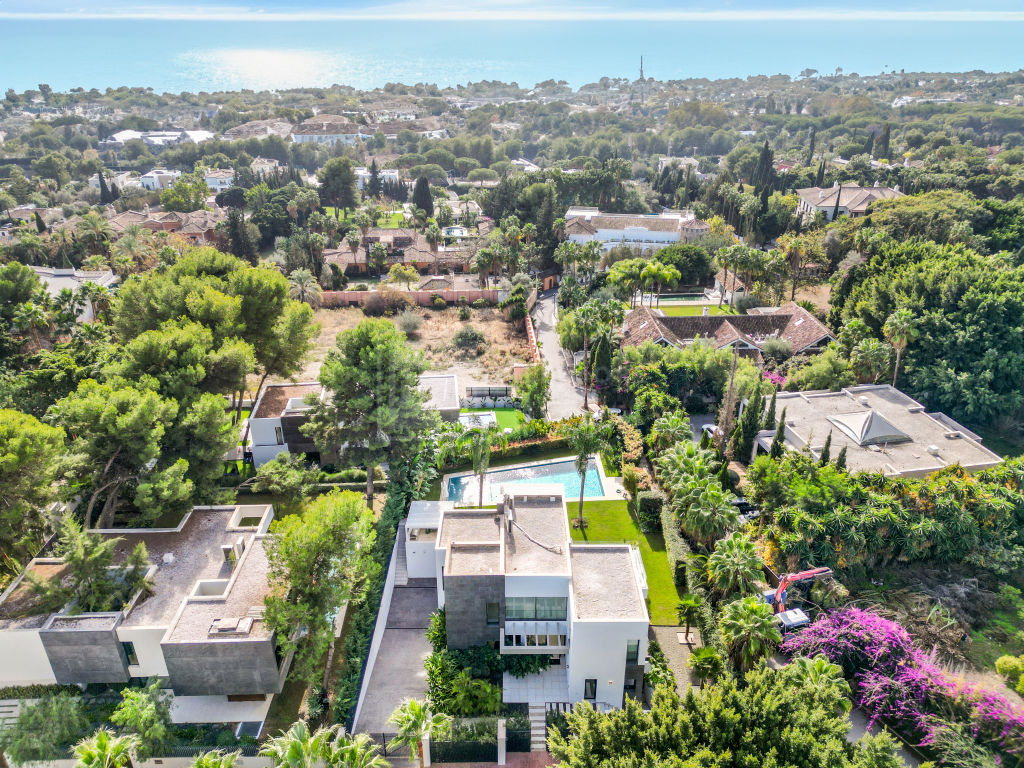 INCREDIBLE FIVE-BEDROOM VILLA IN ROCIO NAGUELES, MARBELLA