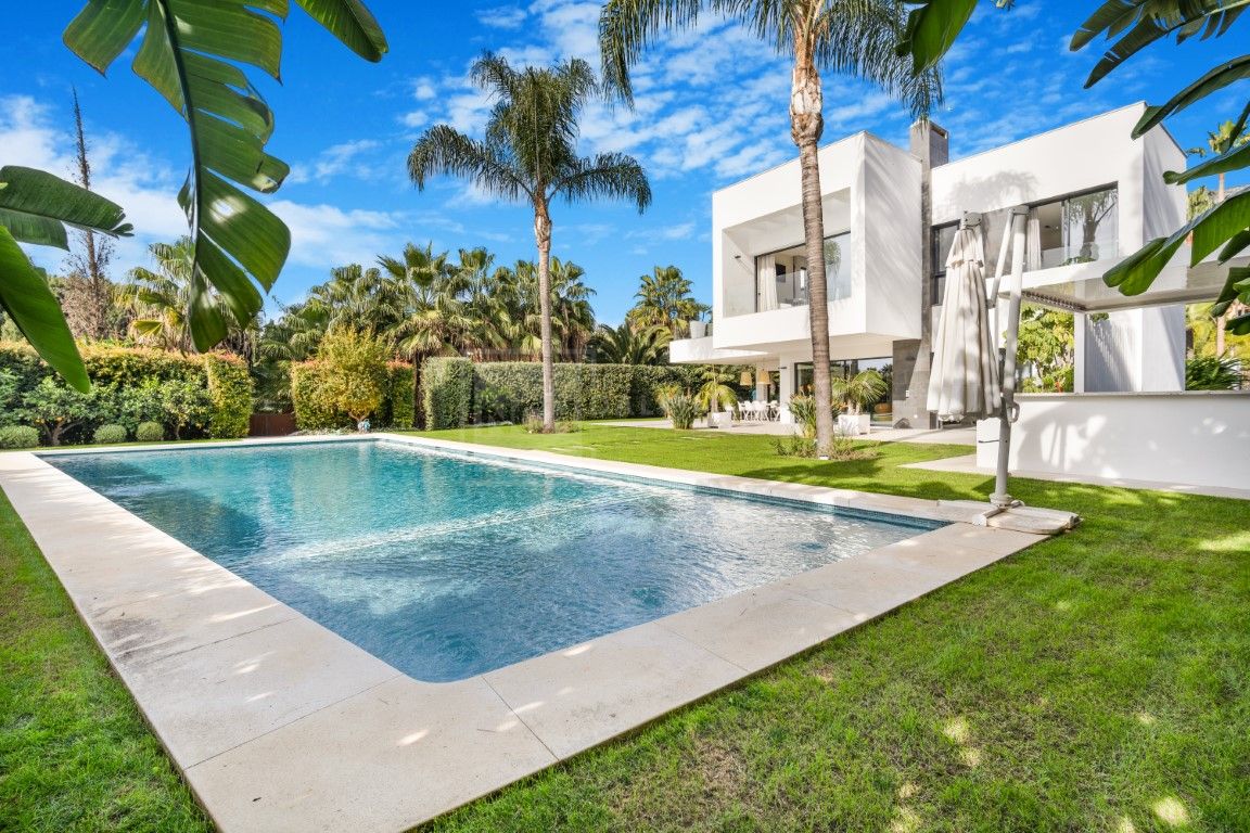 INCREDIBLE FIVE-BEDROOM VILLA IN ROCIO NAGUELES, MARBELLA