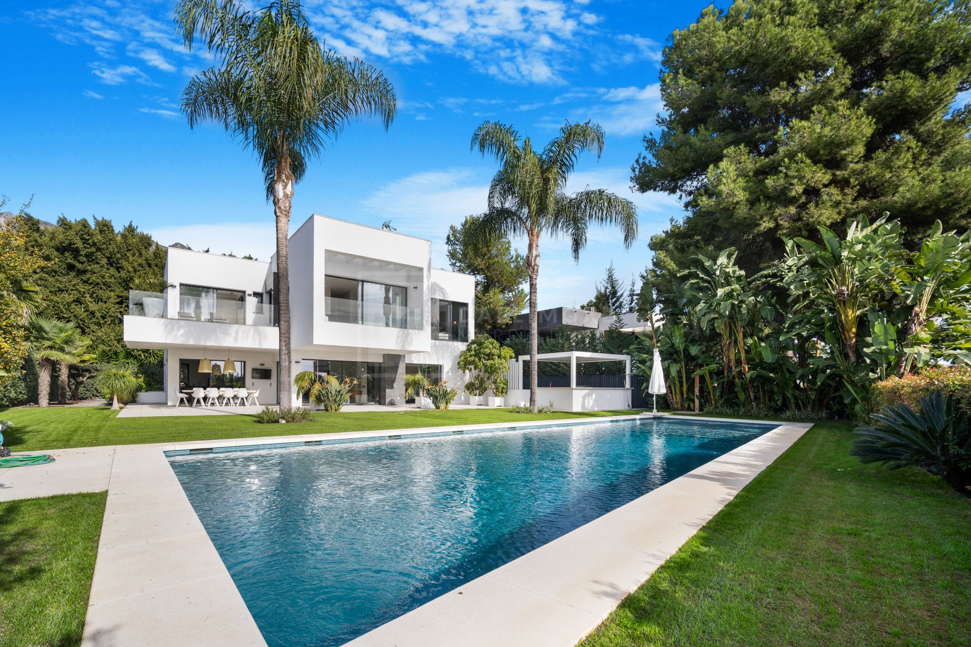 INCREDIBLE FIVE-BEDROOM VILLA IN ROCIO NAGUELES, MARBELLA