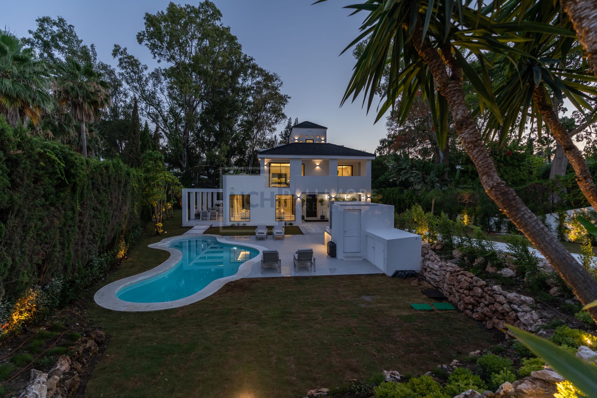 VILLA BIANCA: A LUXURIOUS 5-BEDROOM RETREAT IN THE HEART OF GOLF VALLEY