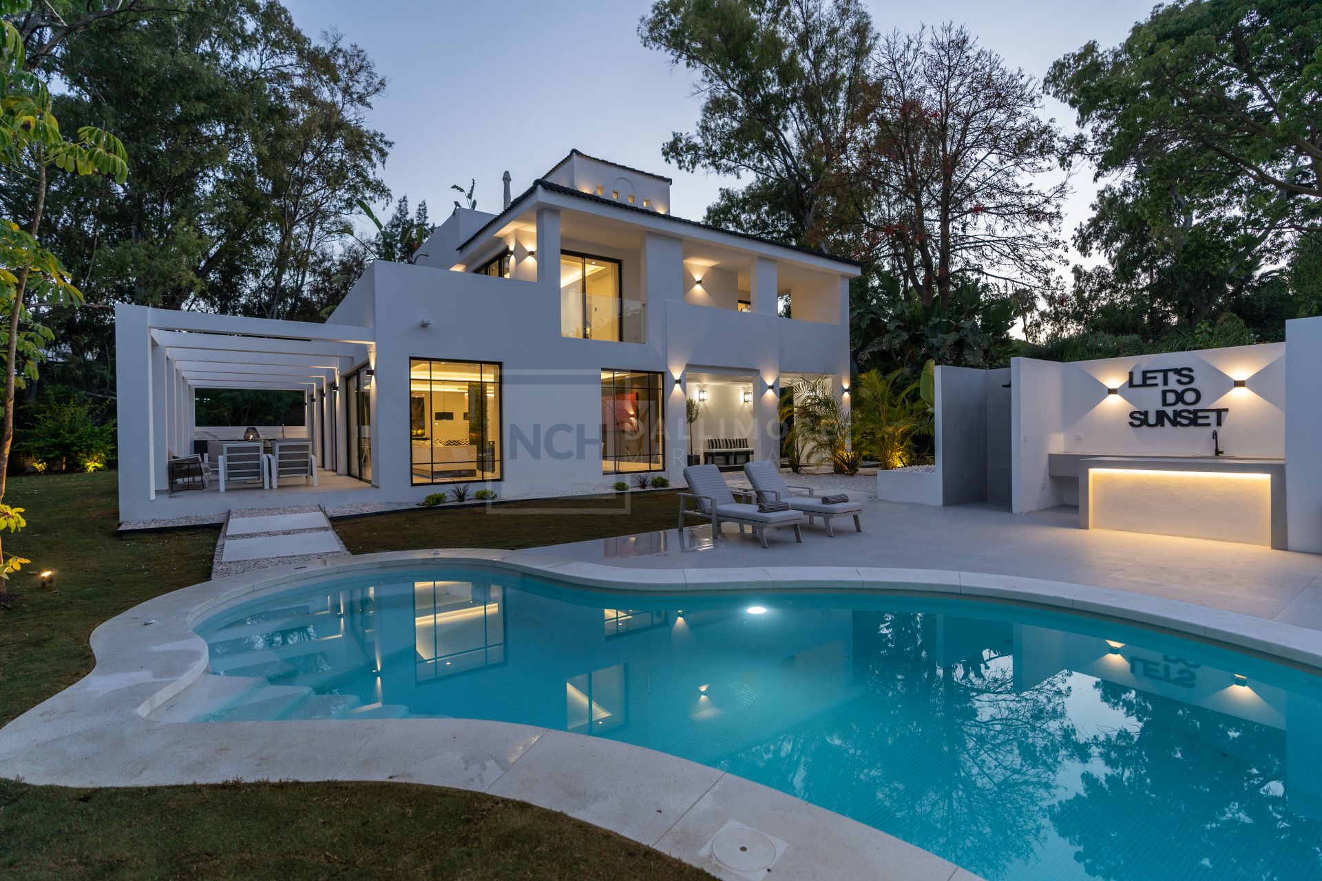 VILLA BIANCA: A LUXURIOUS 5-BEDROOM RETREAT IN THE HEART OF GOLF VALLEY