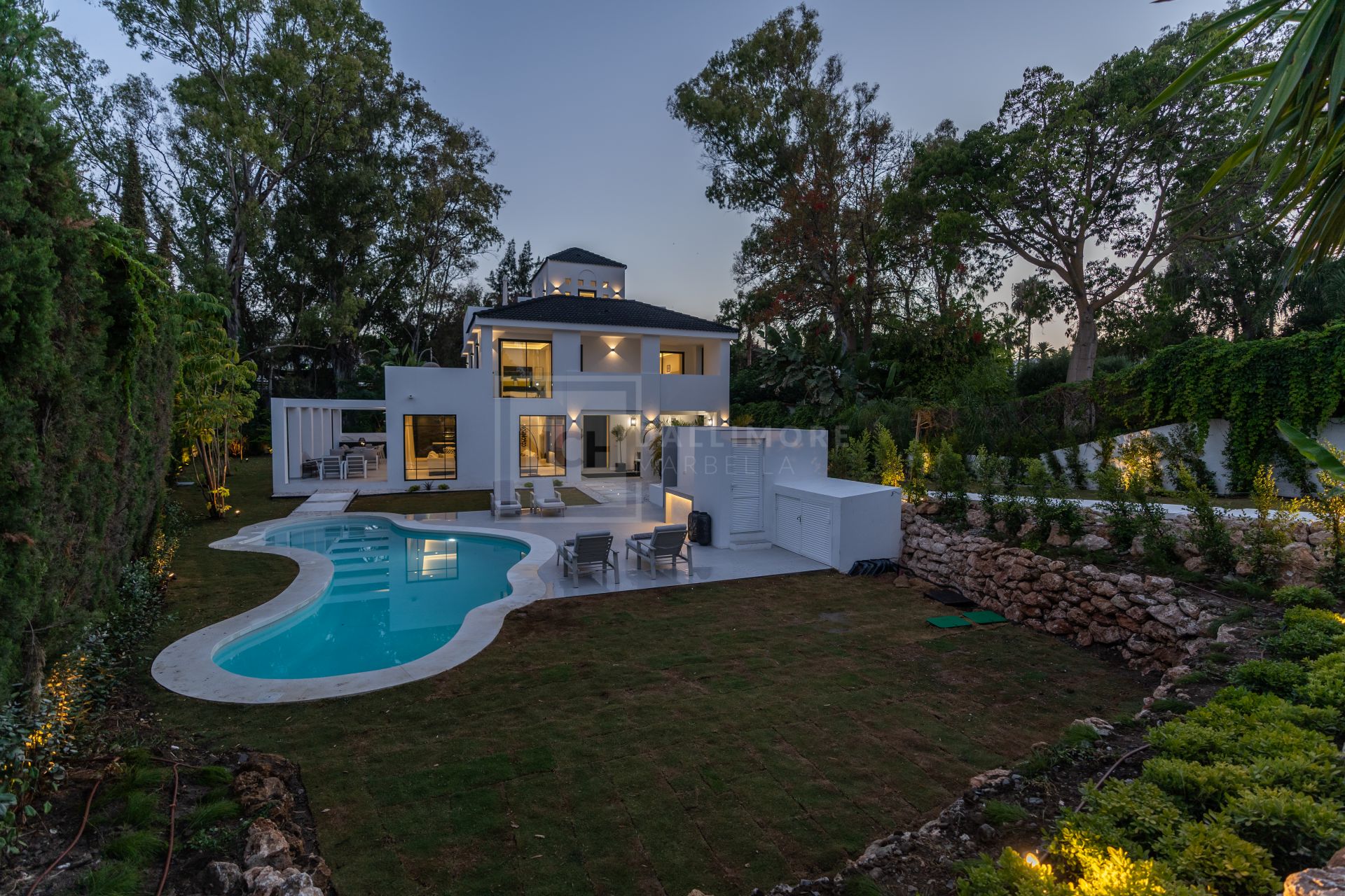 VILLA BIANCA: A LUXURIOUS 5-BEDROOM RETREAT IN THE HEART OF GOLF VALLEY