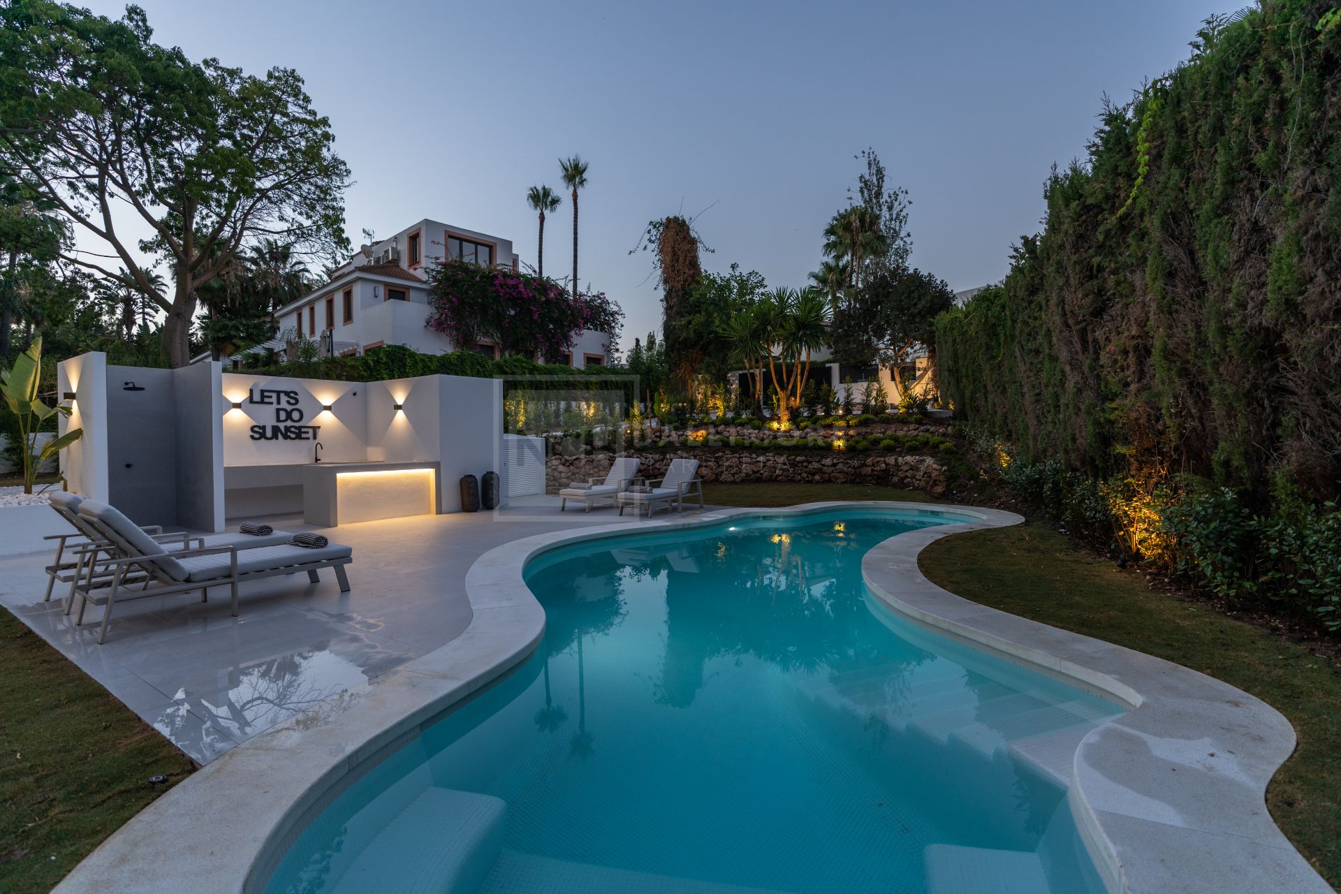 VILLA BIANCA: A LUXURIOUS 5-BEDROOM RETREAT IN THE HEART OF GOLF VALLEY