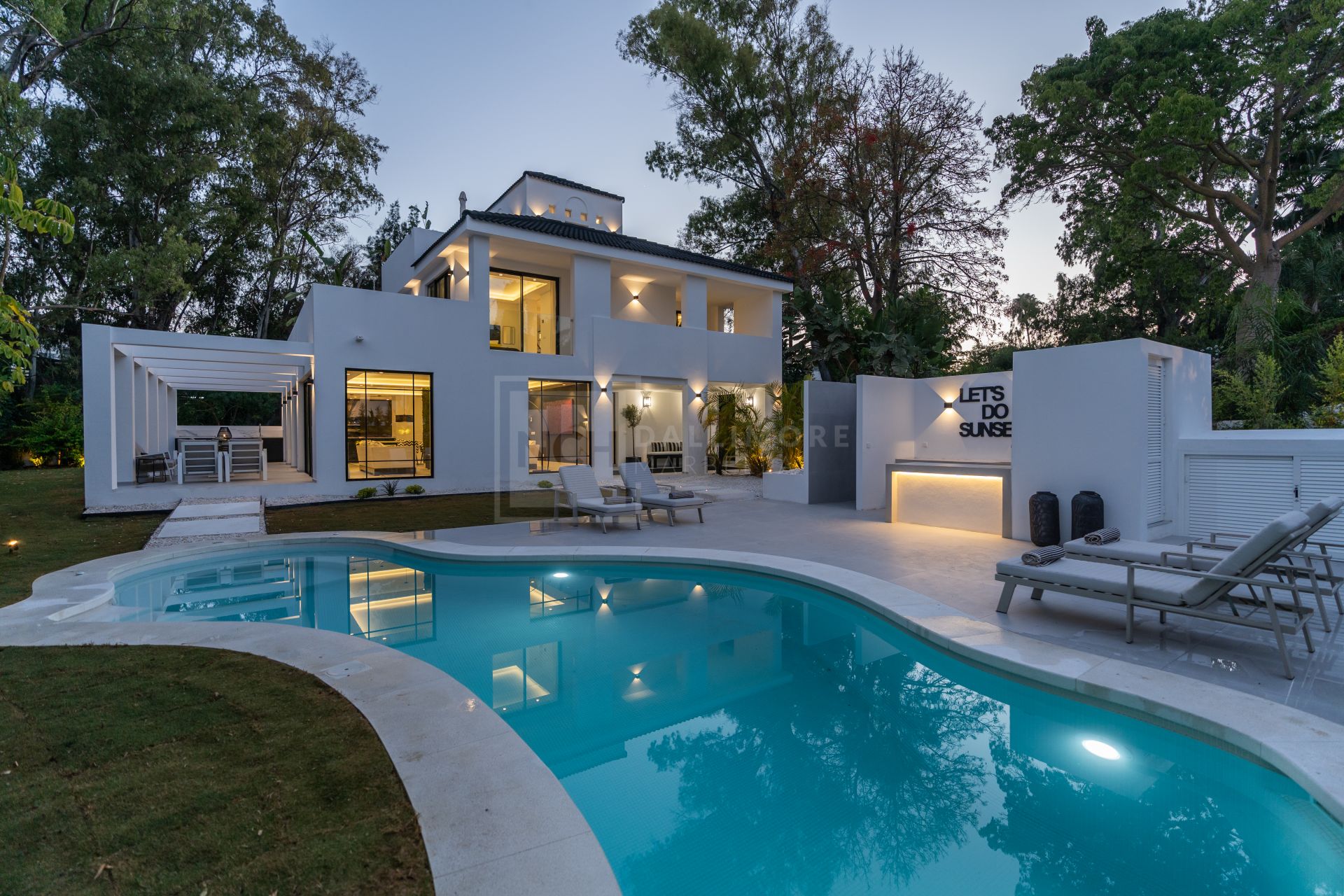 VILLA BIANCA: A LUXURIOUS 5-BEDROOM RETREAT IN THE HEART OF GOLF VALLEY