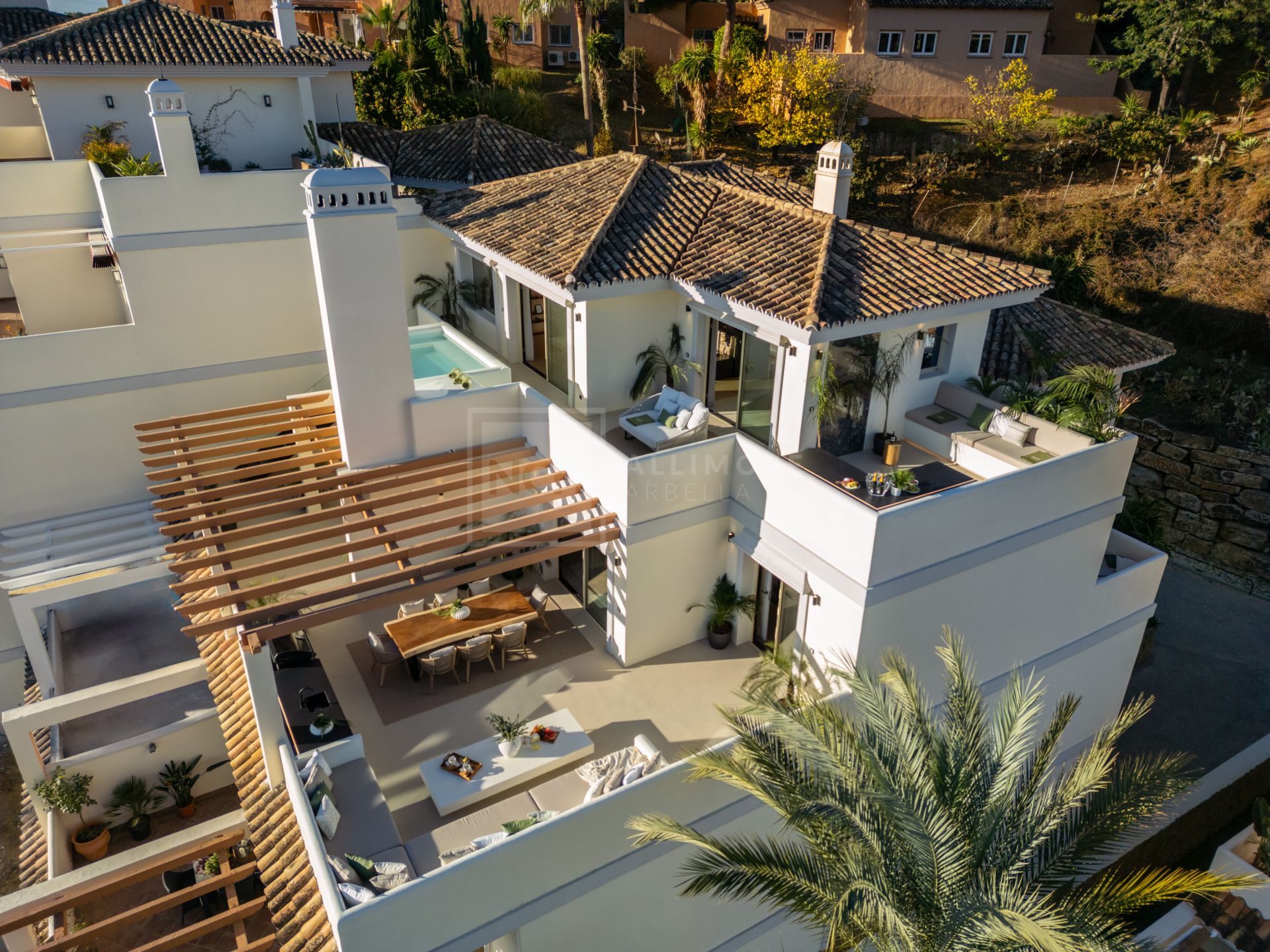 IMPRESIONANTE ÁTICO DÚPLEX DE 3 DORMITORIOS CON VISTAS PANORÁMICAS AL MAR Y A LA MONTAÑA