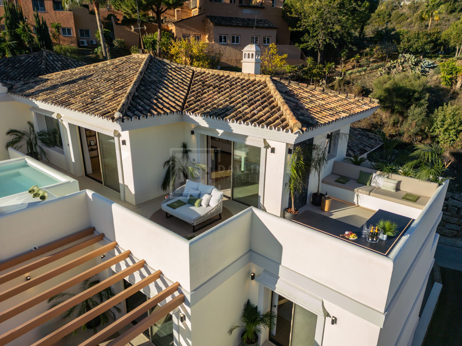 IMPRESIONANTE ÁTICO DÚPLEX DE 3 DORMITORIOS CON VISTAS PANORÁMICAS AL MAR Y A LA MONTAÑA