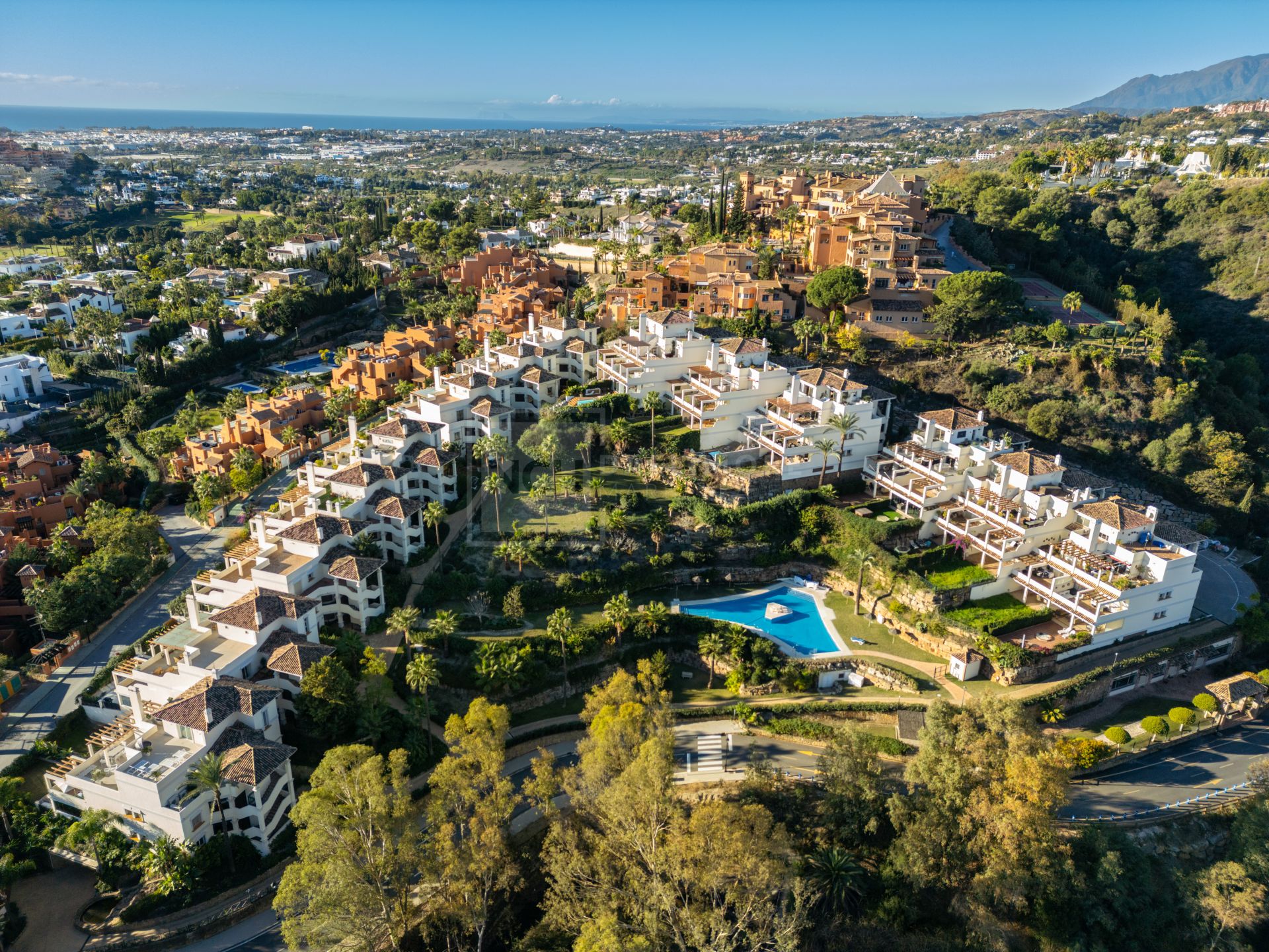 IMPRESIONANTE ÁTICO DÚPLEX DE 3 DORMITORIOS CON VISTAS PANORÁMICAS AL MAR Y A LA MONTAÑA