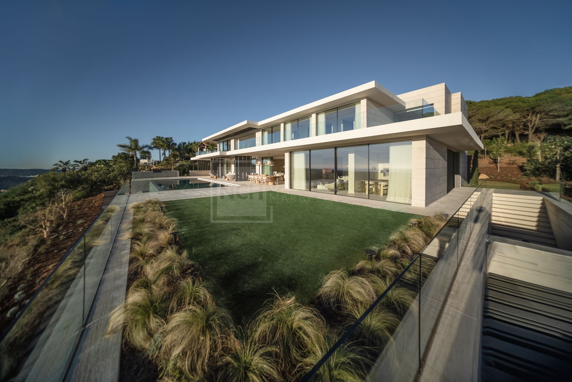 SUPERB 6 BEDROOM NEW MODERN VILLA PANORAMAH WITH PANORAMIC VIEWS AT LA RESERVA DE SOTOGRANDE