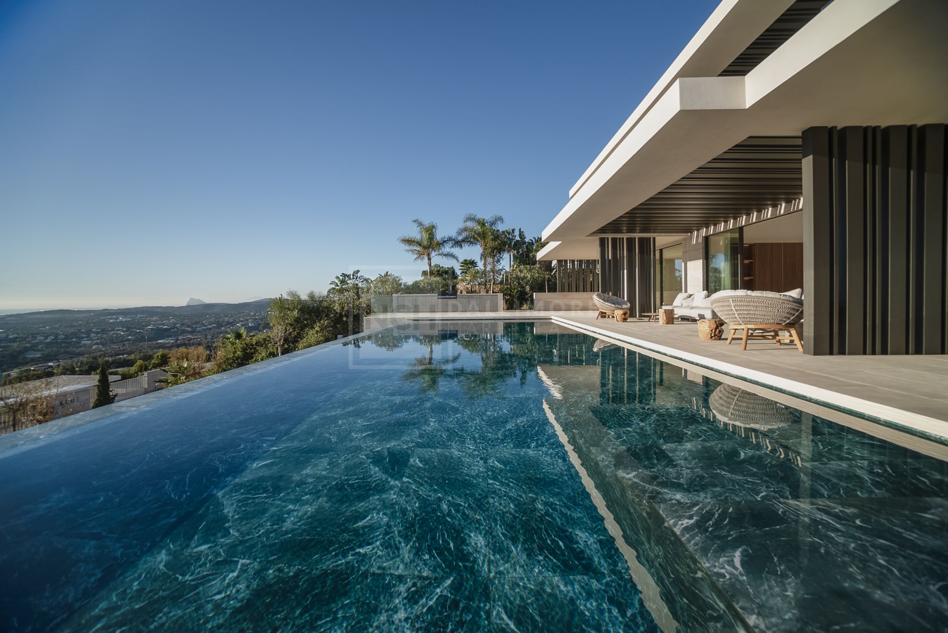 SUPERB 6 BEDROOM NEW MODERN VILLA PANORAMAH WITH PANORAMIC VIEWS AT LA RESERVA DE SOTOGRANDE