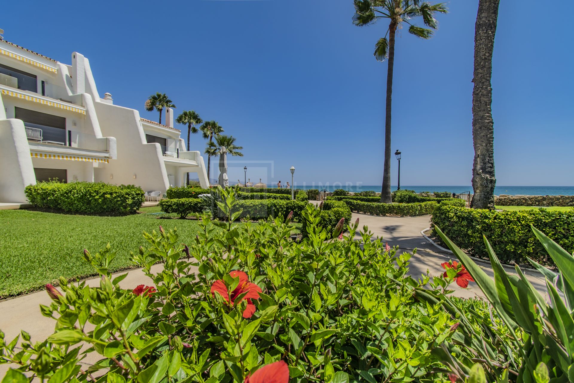 STUNNING 4 BEDROOM TOWNHOUSE LOCATED FRONT LINE BEACH IN MARBELLA