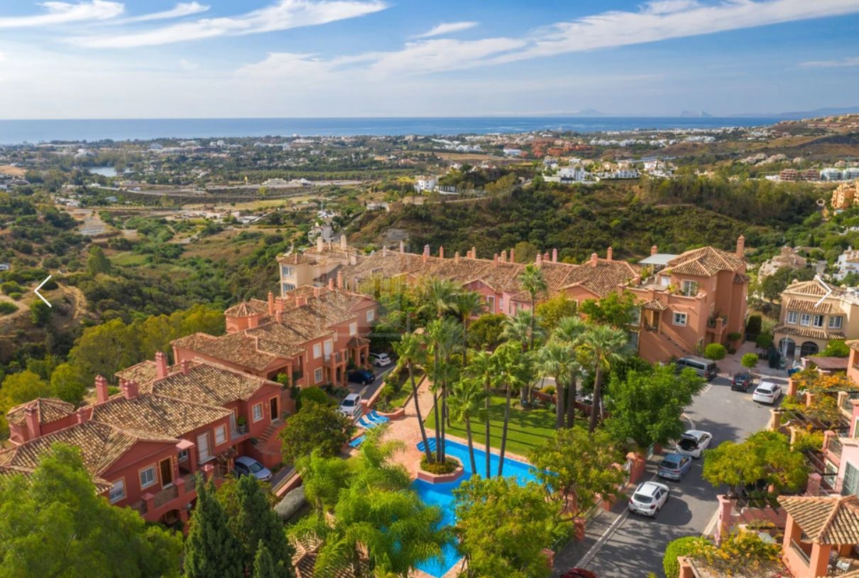 STUNNING 5 BEDROOM PENTHOUSE ABOVE MARBELLA