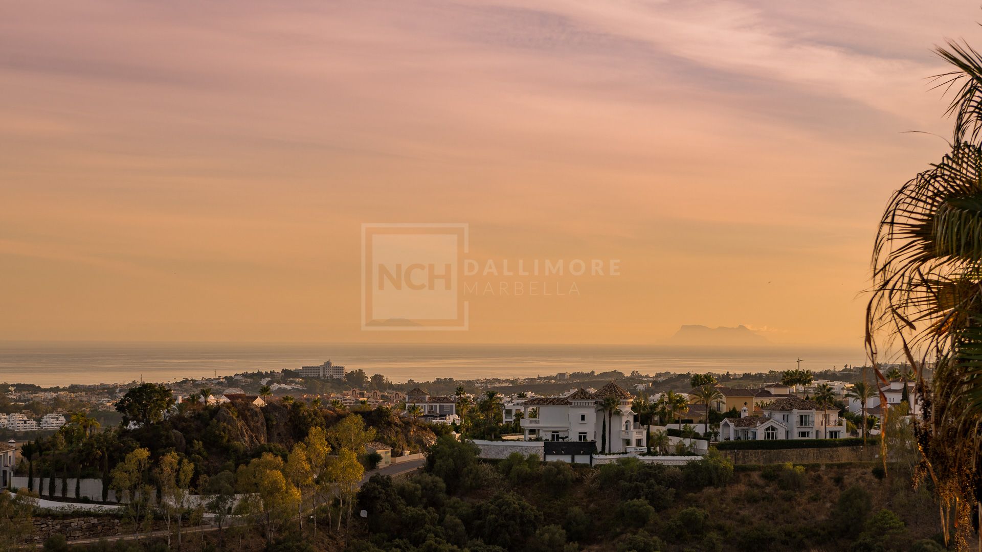 ÁTICO DE LUJO CON VISTAS A MARBELLA