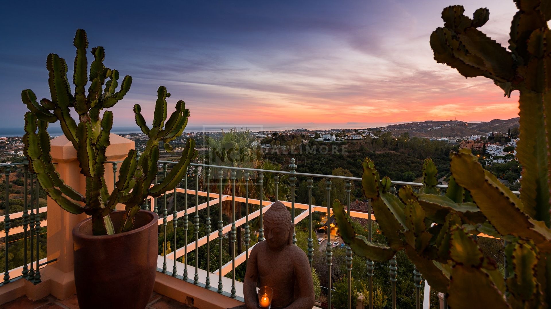 ÁTICO DE LUJO CON VISTAS A MARBELLA