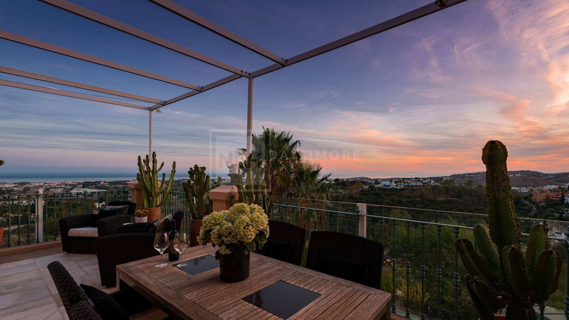 STUNNING 5 BEDROOM PENTHOUSE ABOVE MARBELLA