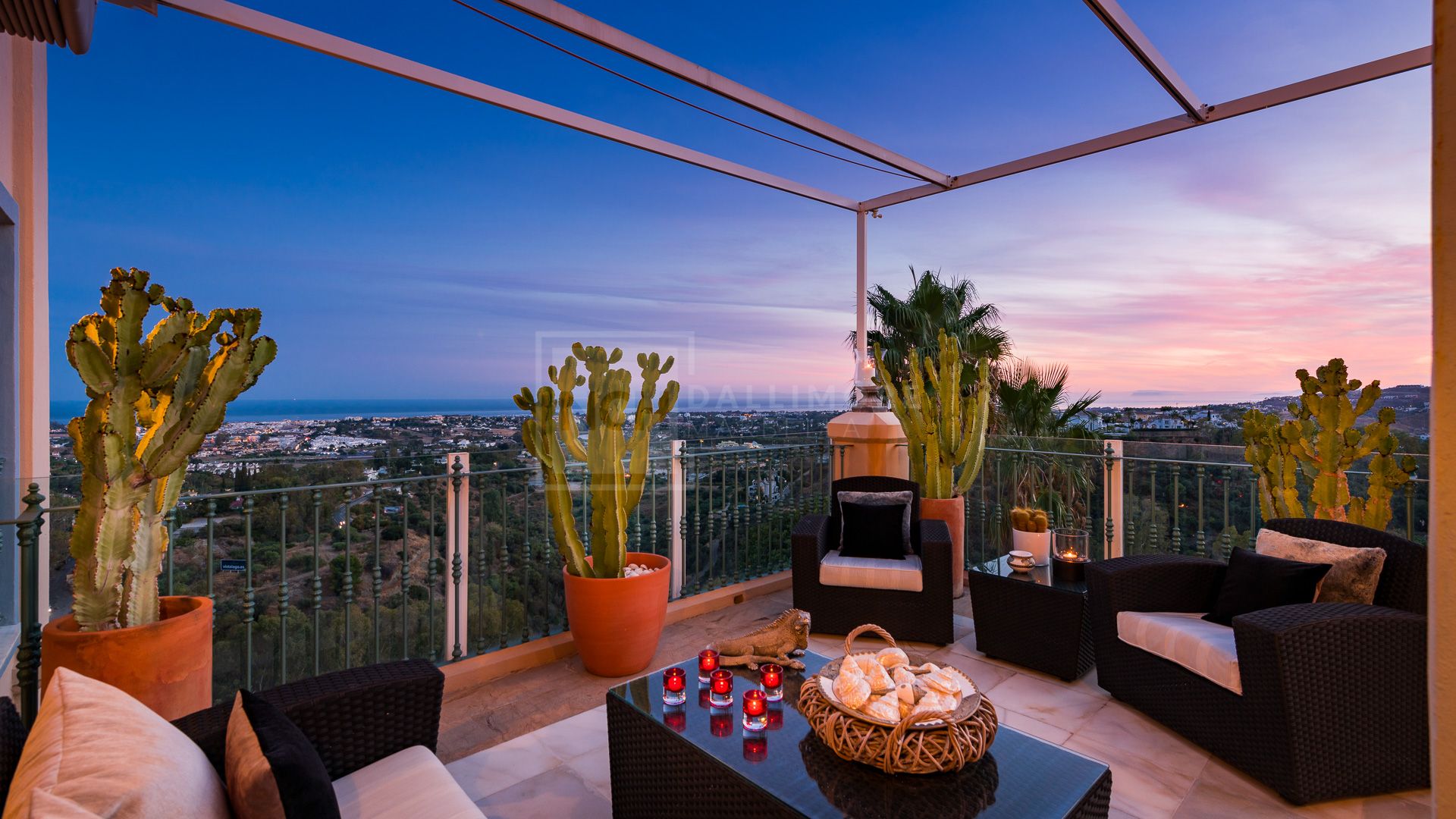 ÁTICO DE LUJO CON VISTAS A MARBELLA