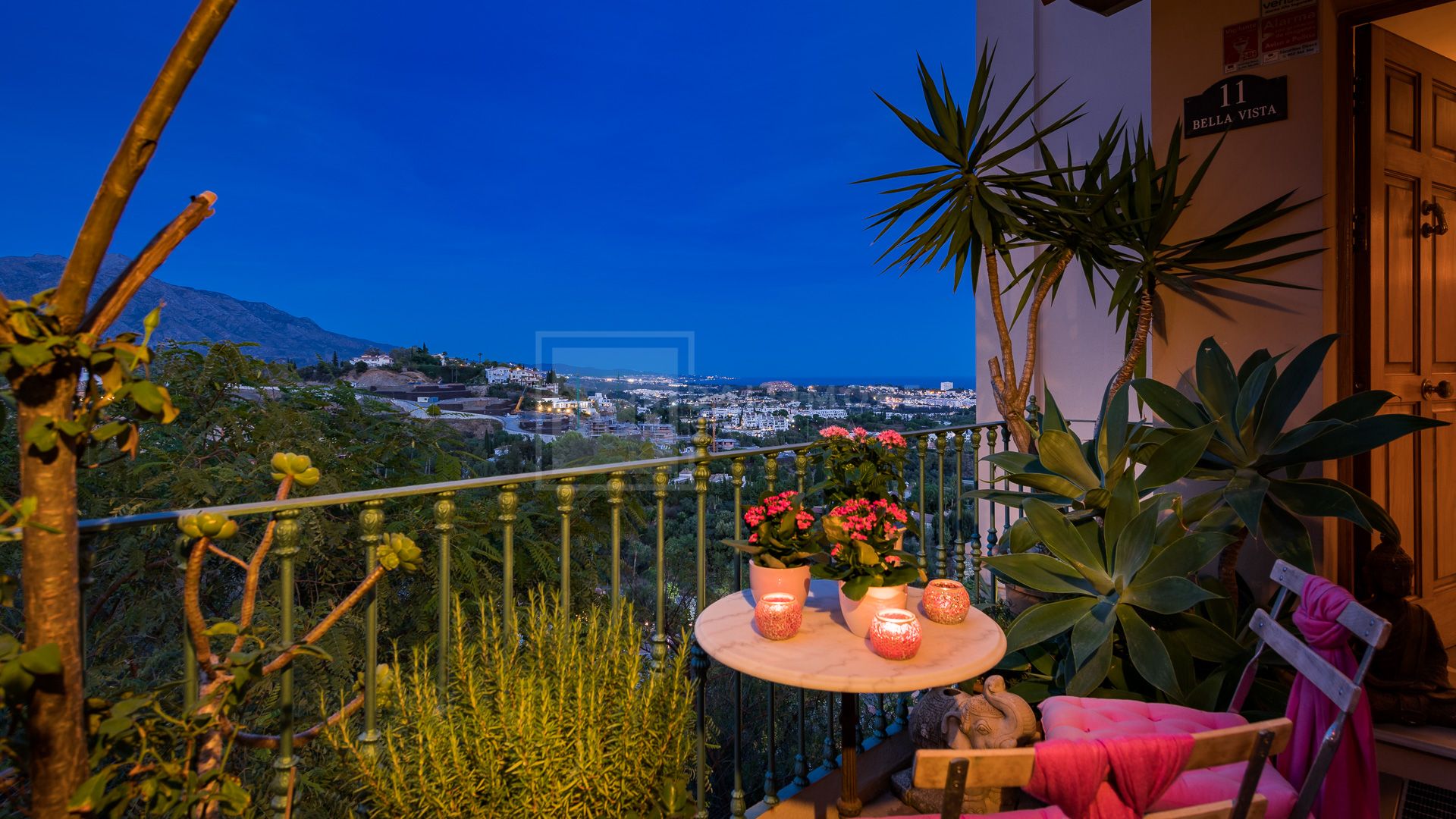 STUNNING 5 BEDROOM PENTHOUSE ABOVE MARBELLA