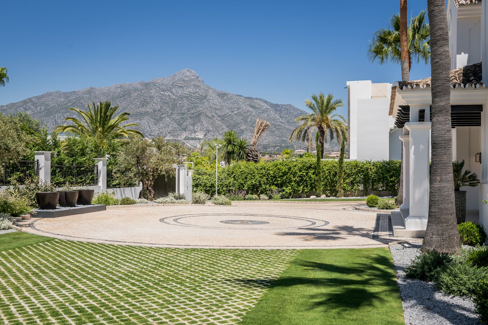 THE ULTIMATE LUXURY VILLA IN LA CERQUILLA, MARBELLA