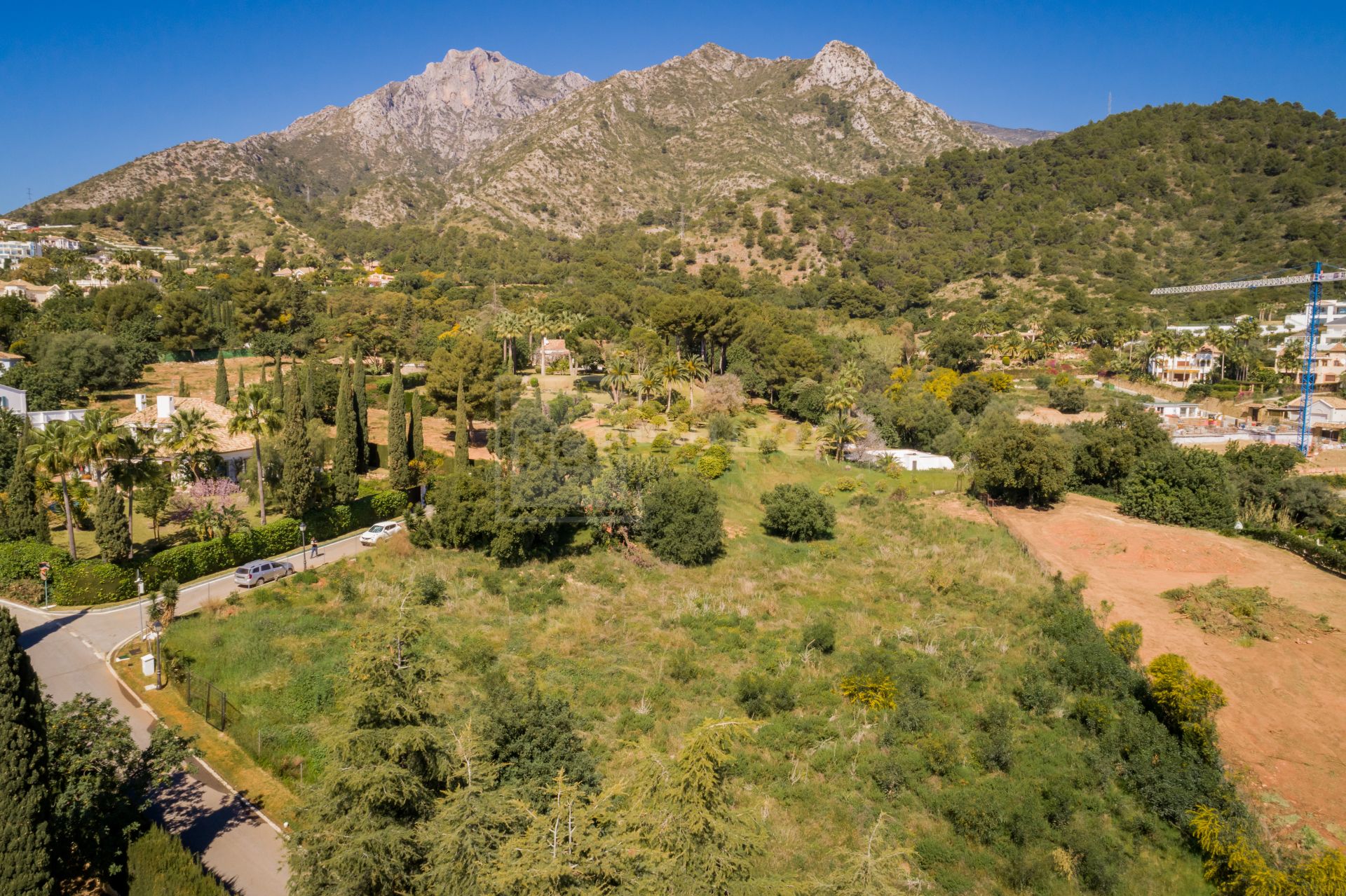 PLOT FOR LUXURY VILLA LOCATED IN THE GATED COMMUNITY OF CASCADA DE CAMOJAN