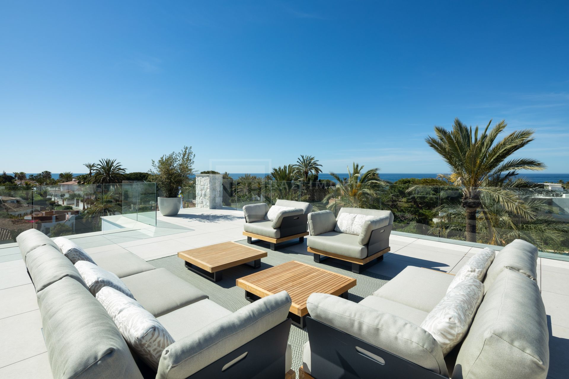 BRAND NEW LUXURY VILLA NEXT TO THE BEACH IN MARBELLA EAST