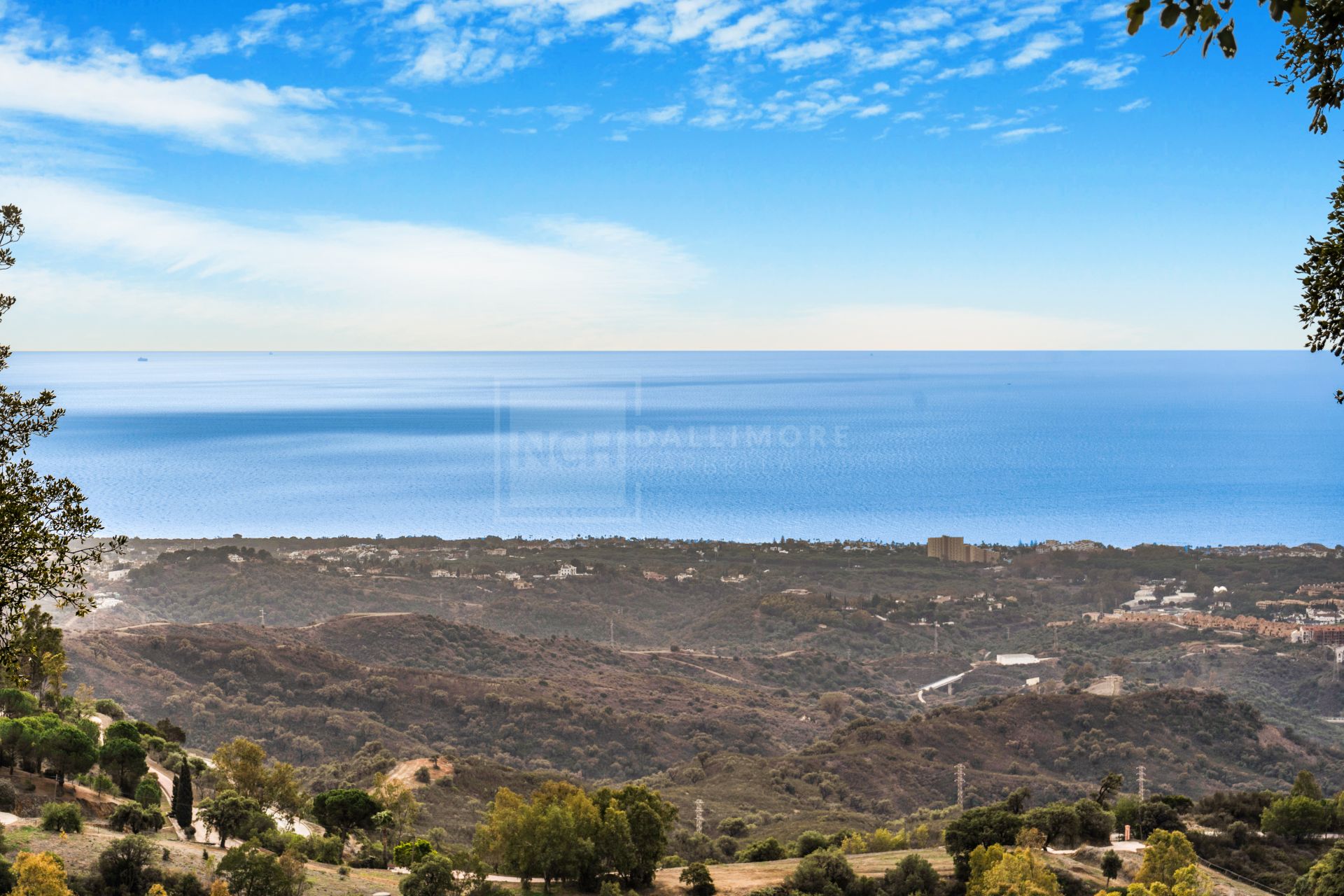 Fantástico chalet pareado de tres dormitorios en una comunidad cerrada de Monte Elviria, La Mairena