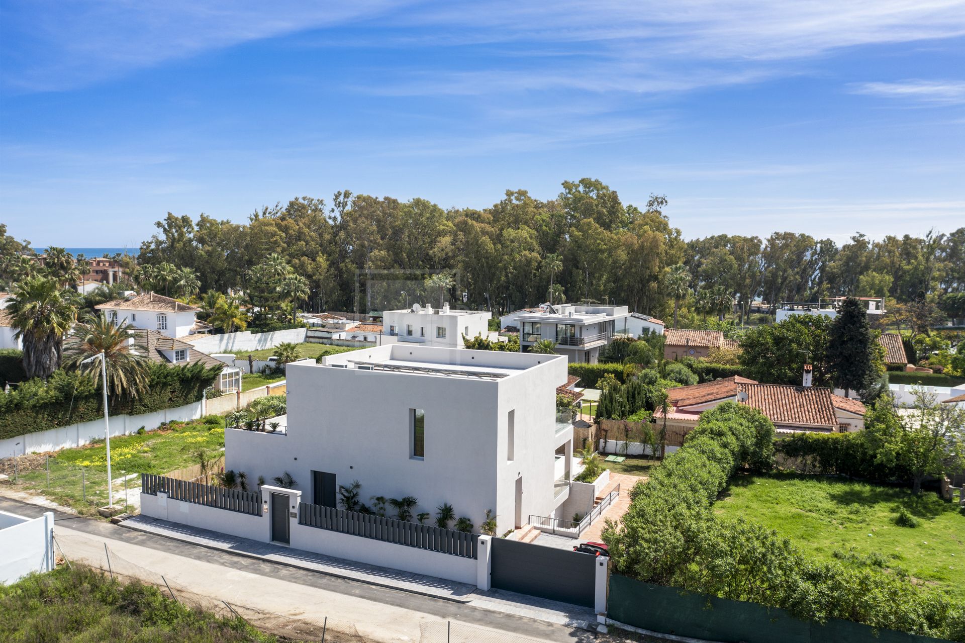 MODERN BEACHSIDE VILLA LOCATED IN SAN PEDRO DE ALCANTARA