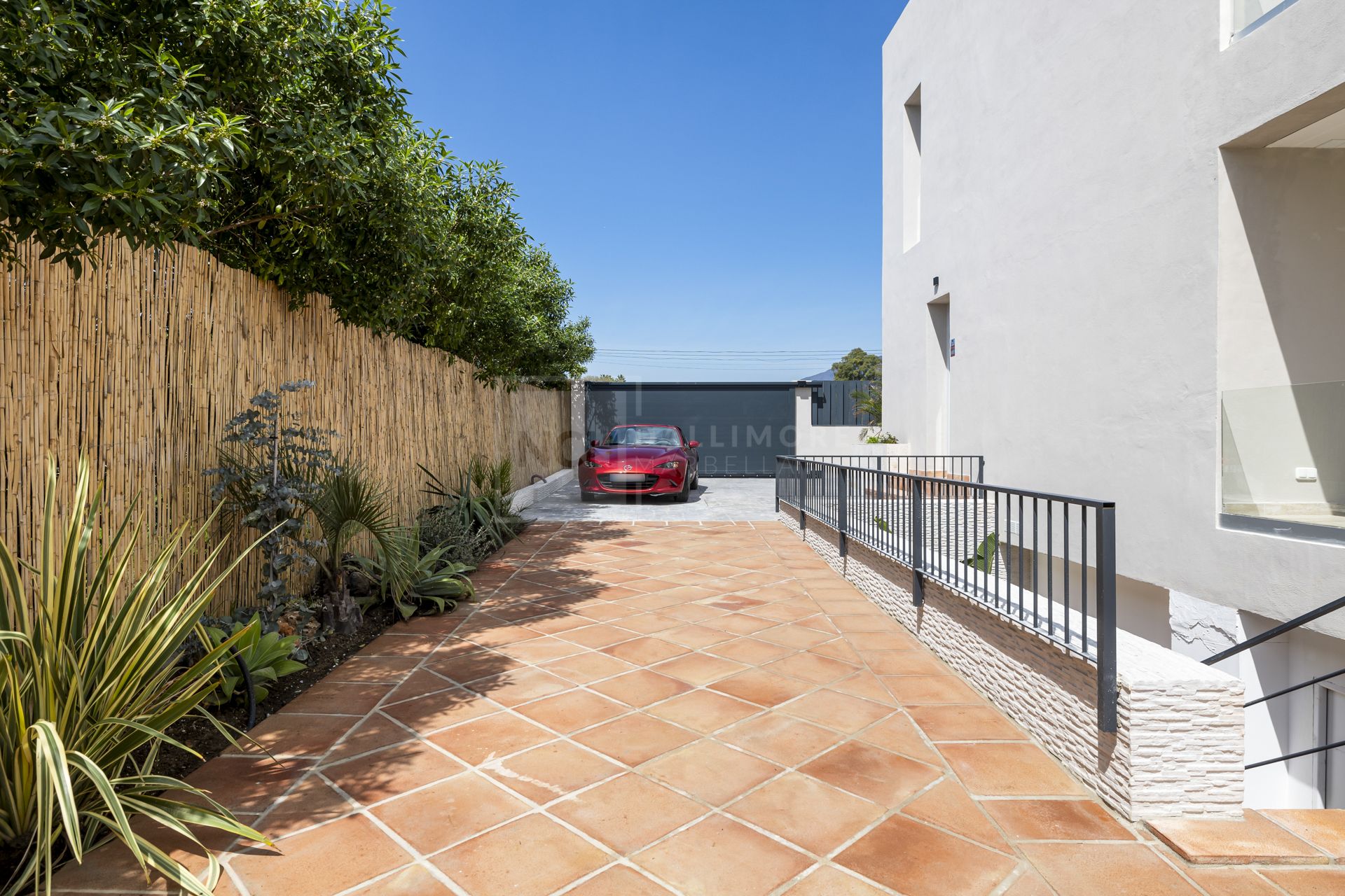 MODERN BEACHSIDE VILLA LOCATED IN SAN PEDRO DE ALCANTARA