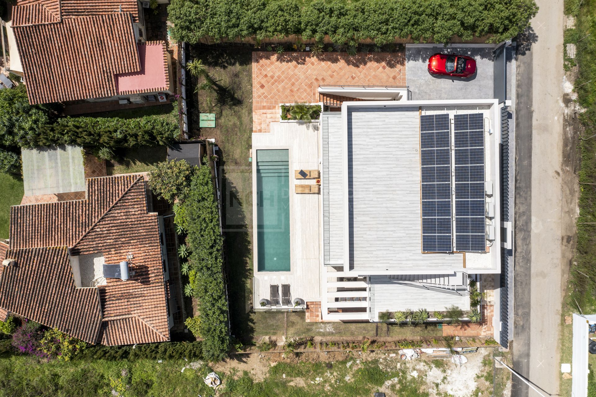 MODERN BEACHSIDE VILLA LOCATED IN SAN PEDRO DE ALCANTARA