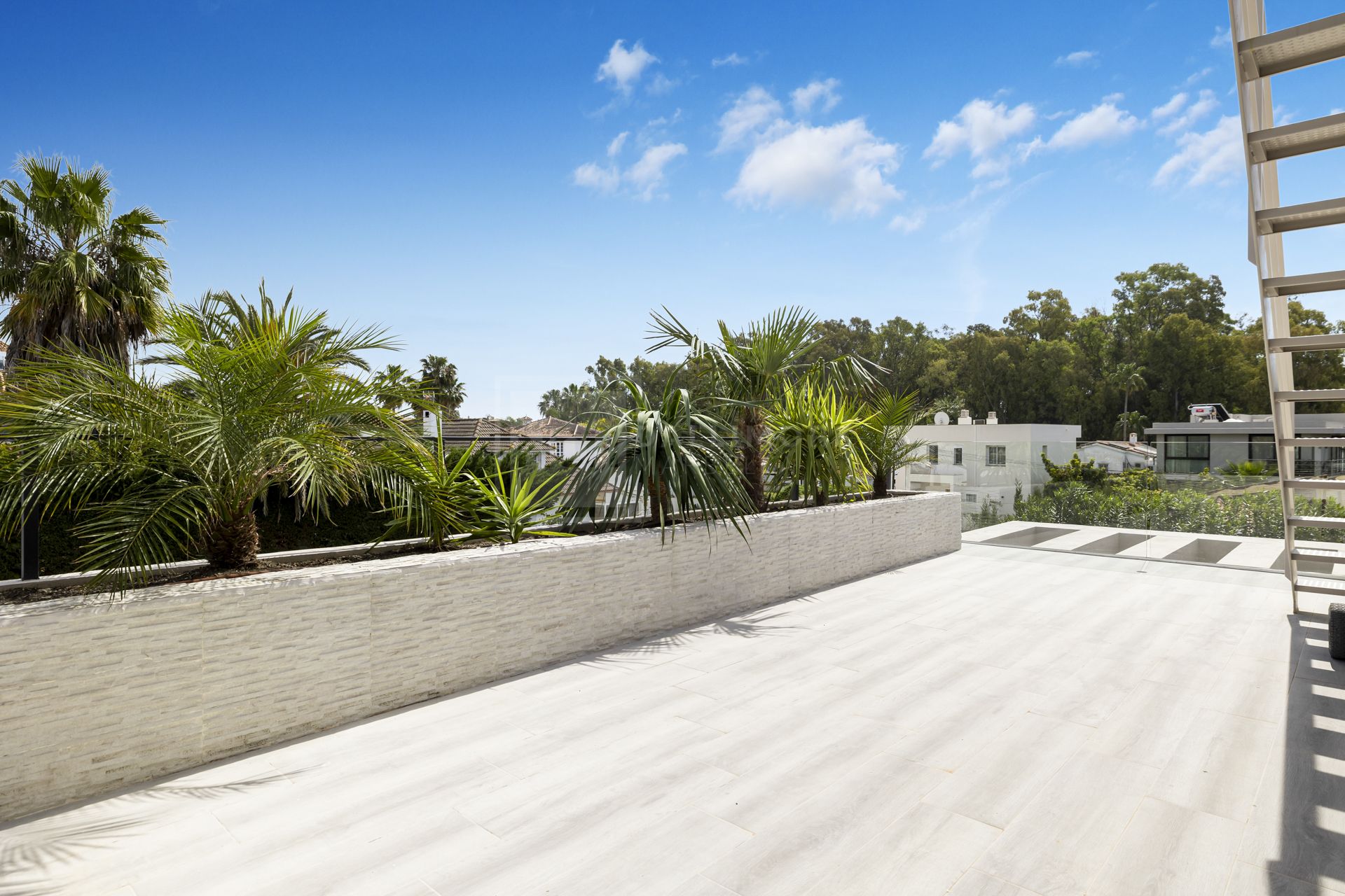 MODERN BEACHSIDE VILLA LOCATED IN SAN PEDRO DE ALCANTARA