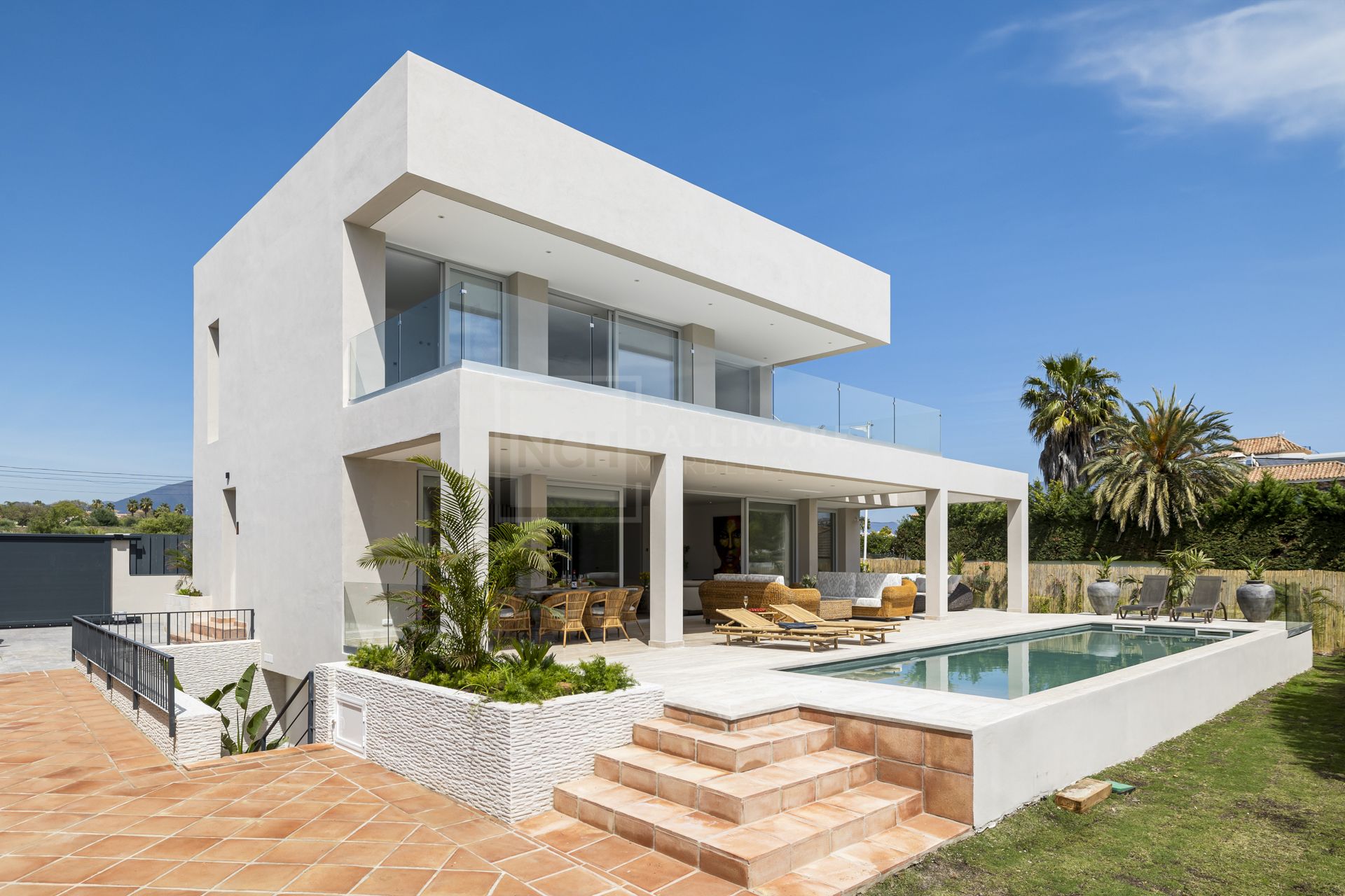 MODERN BEACHSIDE VILLA LOCATED IN SAN PEDRO DE ALCANTARA