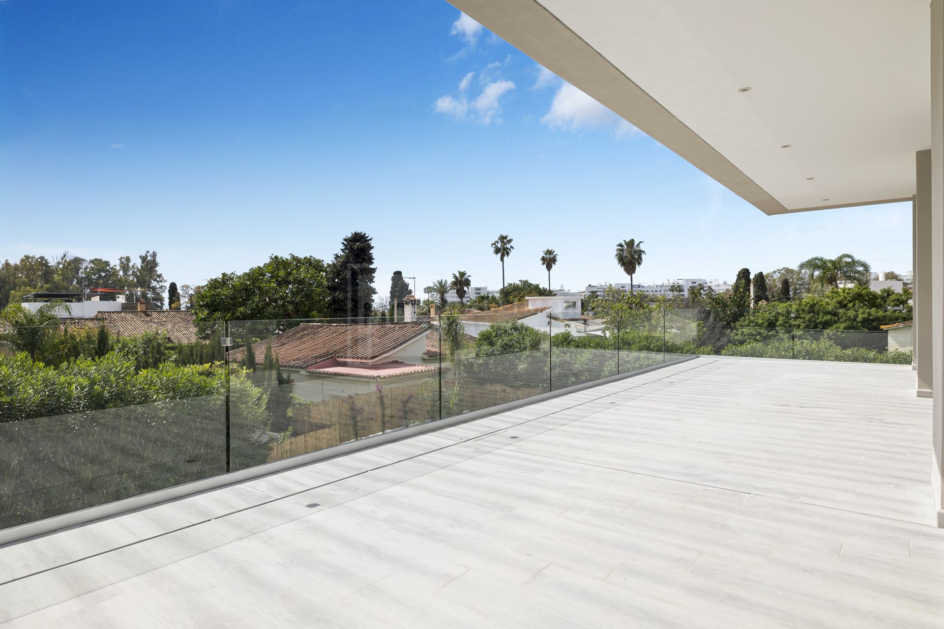 MODERN BEACHSIDE VILLA LOCATED IN SAN PEDRO DE ALCANTARA